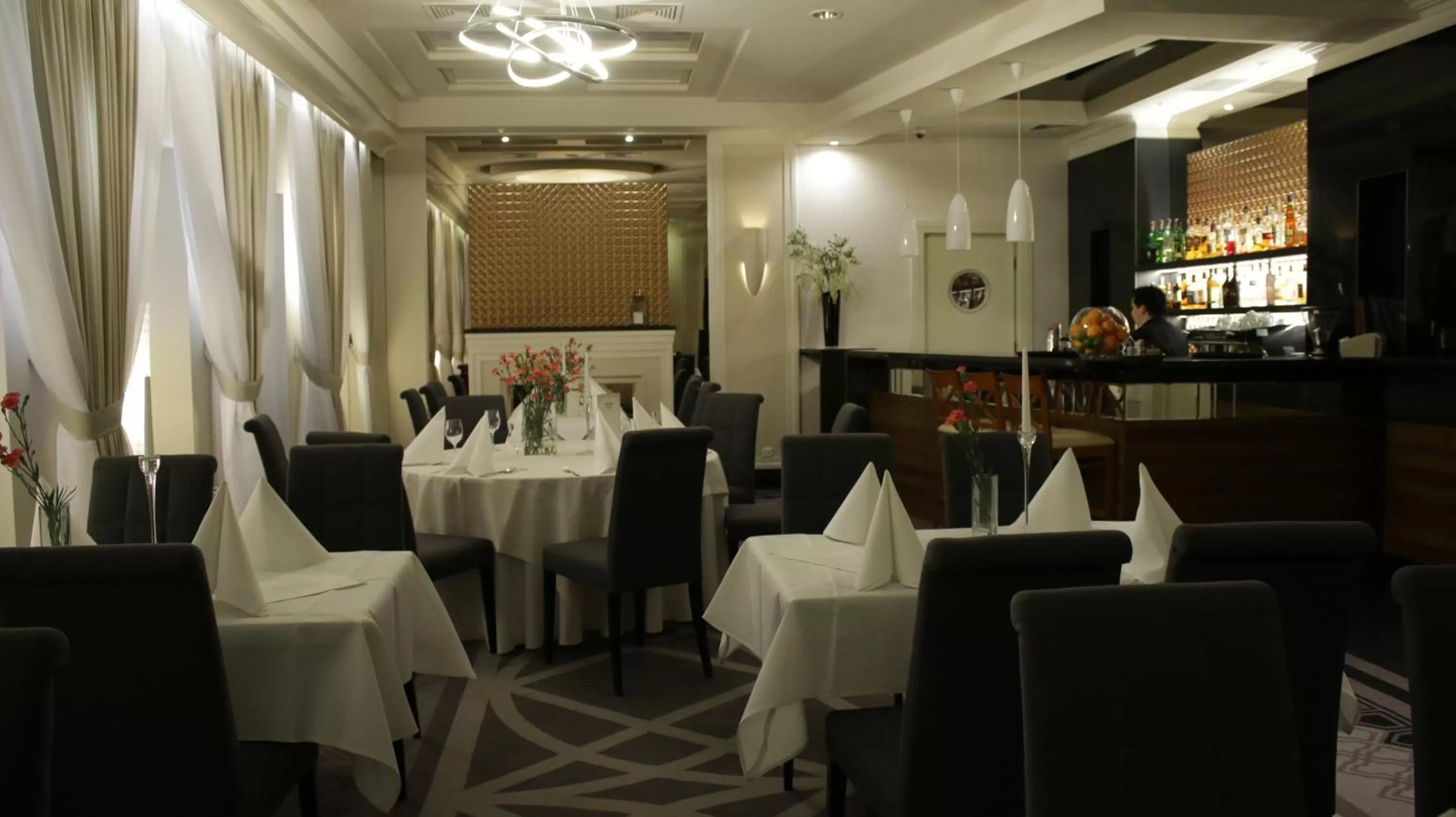 Restaurant/places to eat in Hotel Falko