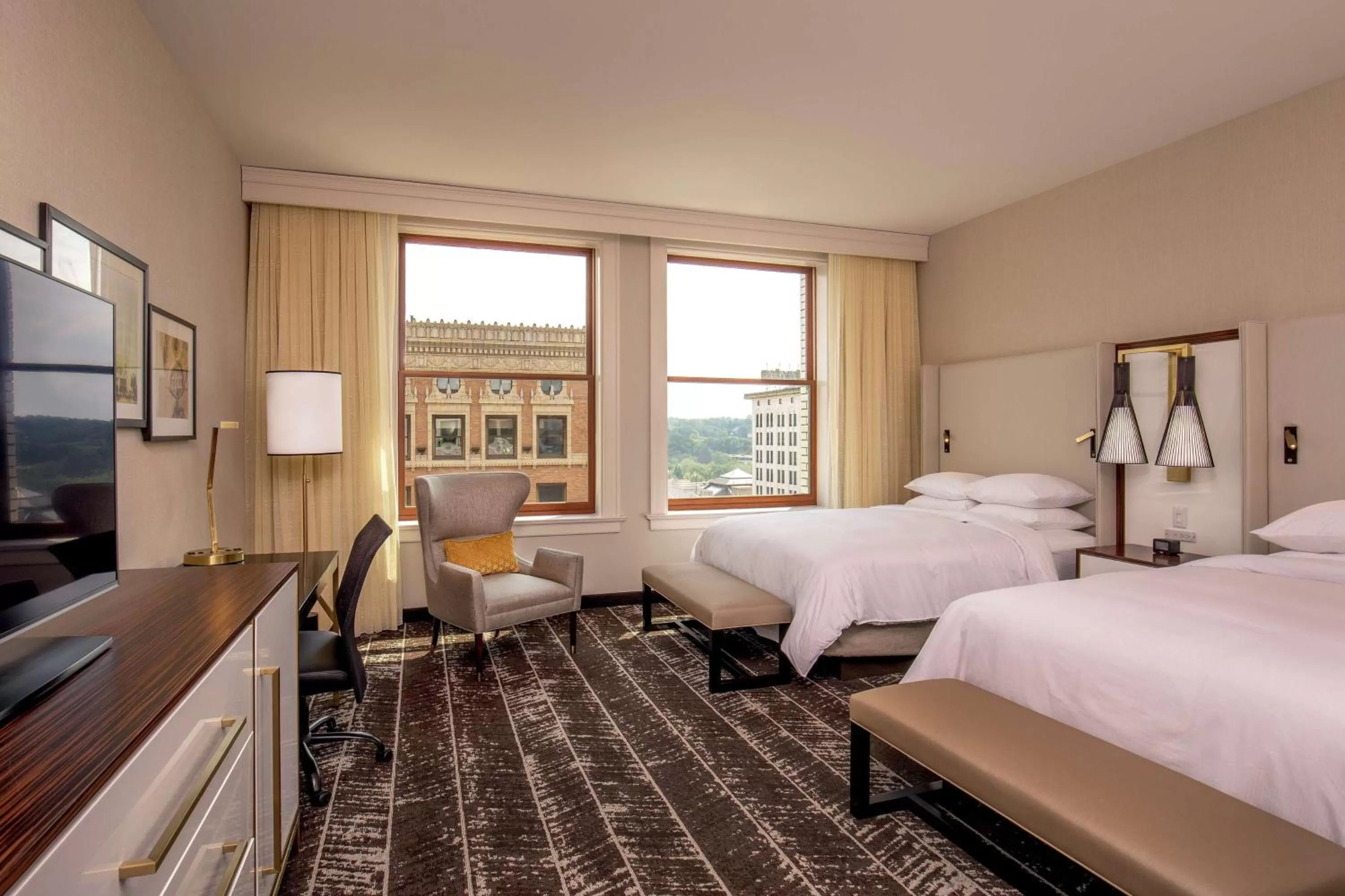 Bedroom, Bed in Doubletree By Hilton Youngstown Downtown