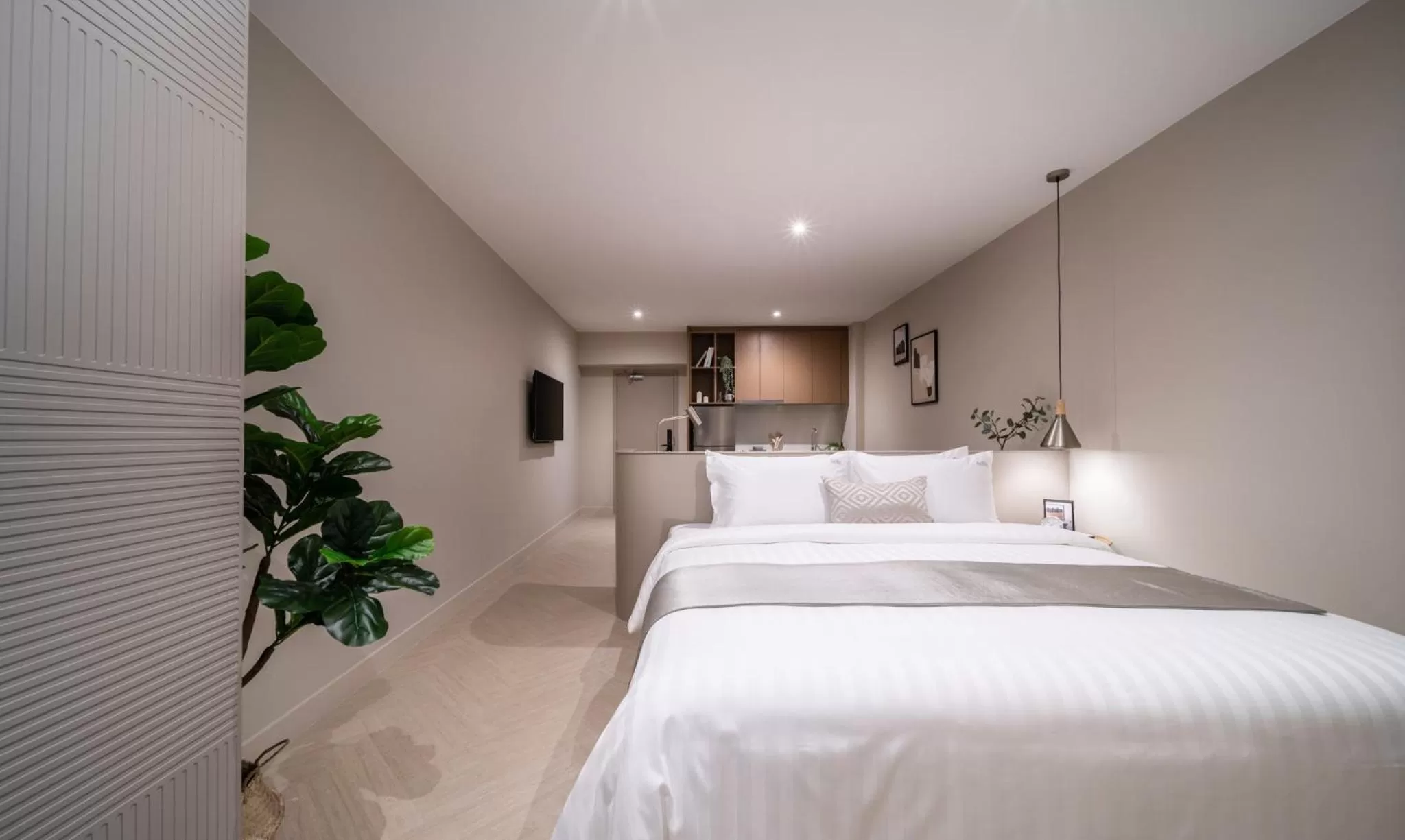 Photo of the whole room, Bed in GLOW Sukhumvit 71