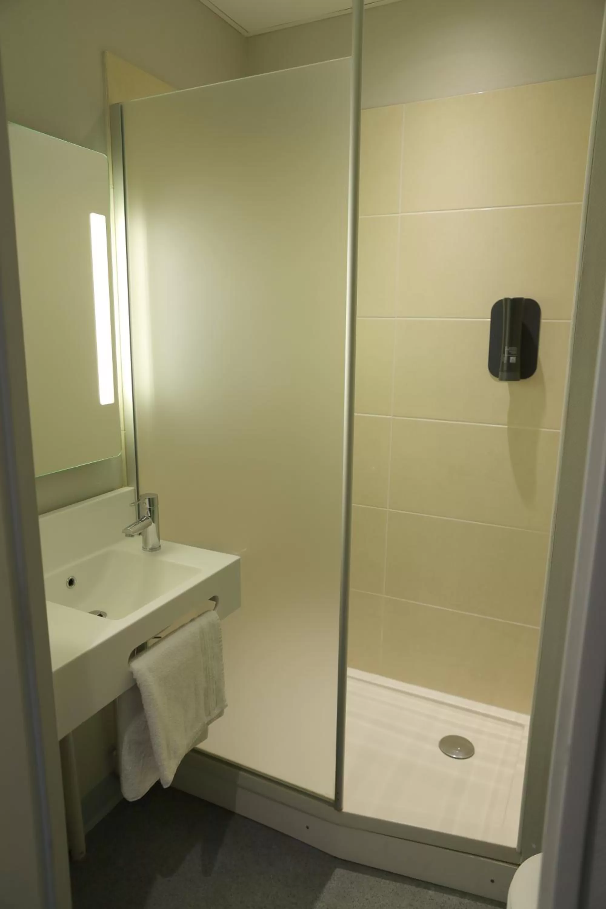 Standard Twin Room in B&B HOTEL Limoges Centre Gare