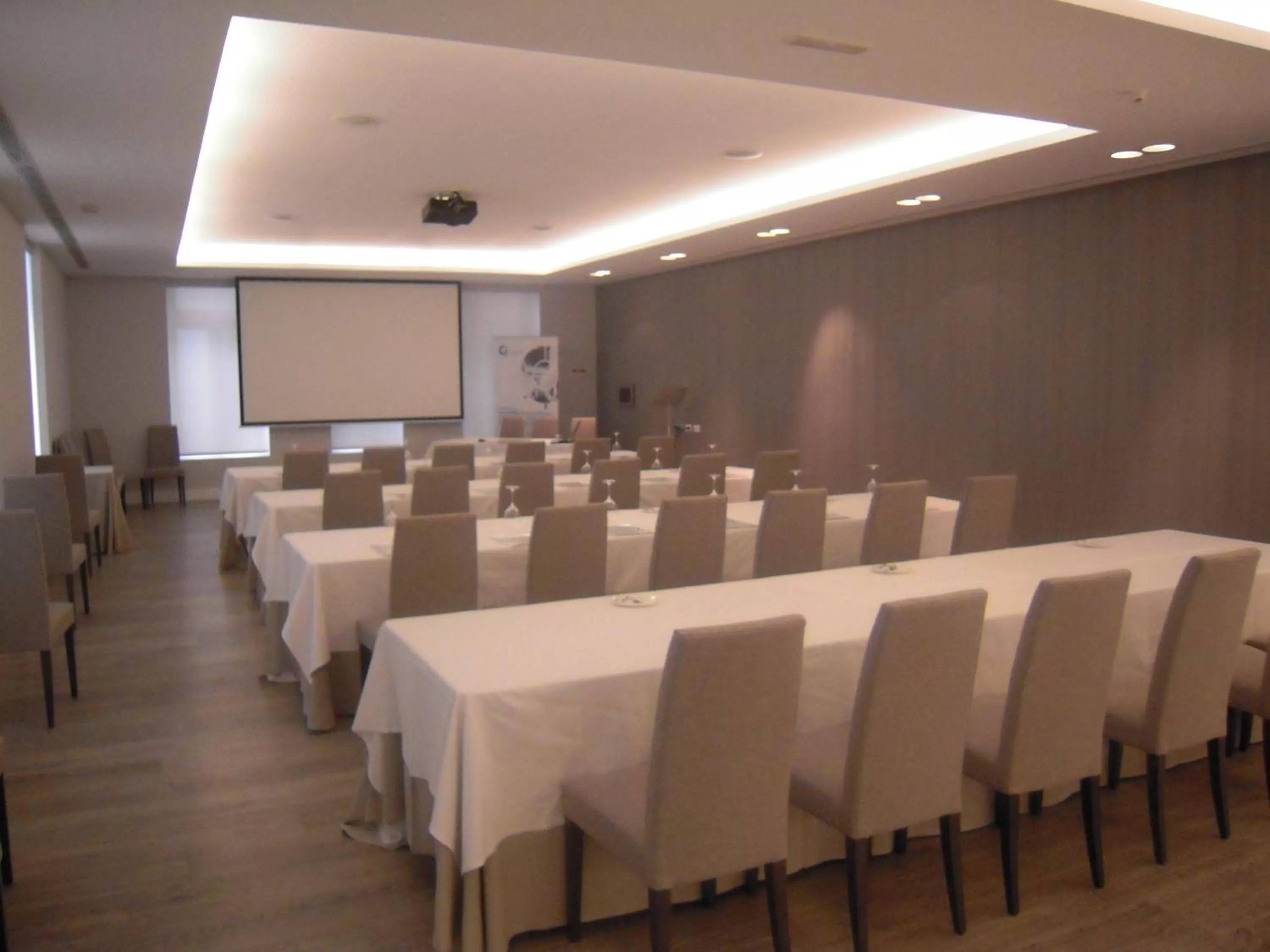 Business facilities in Hotel Mendez Nuñez