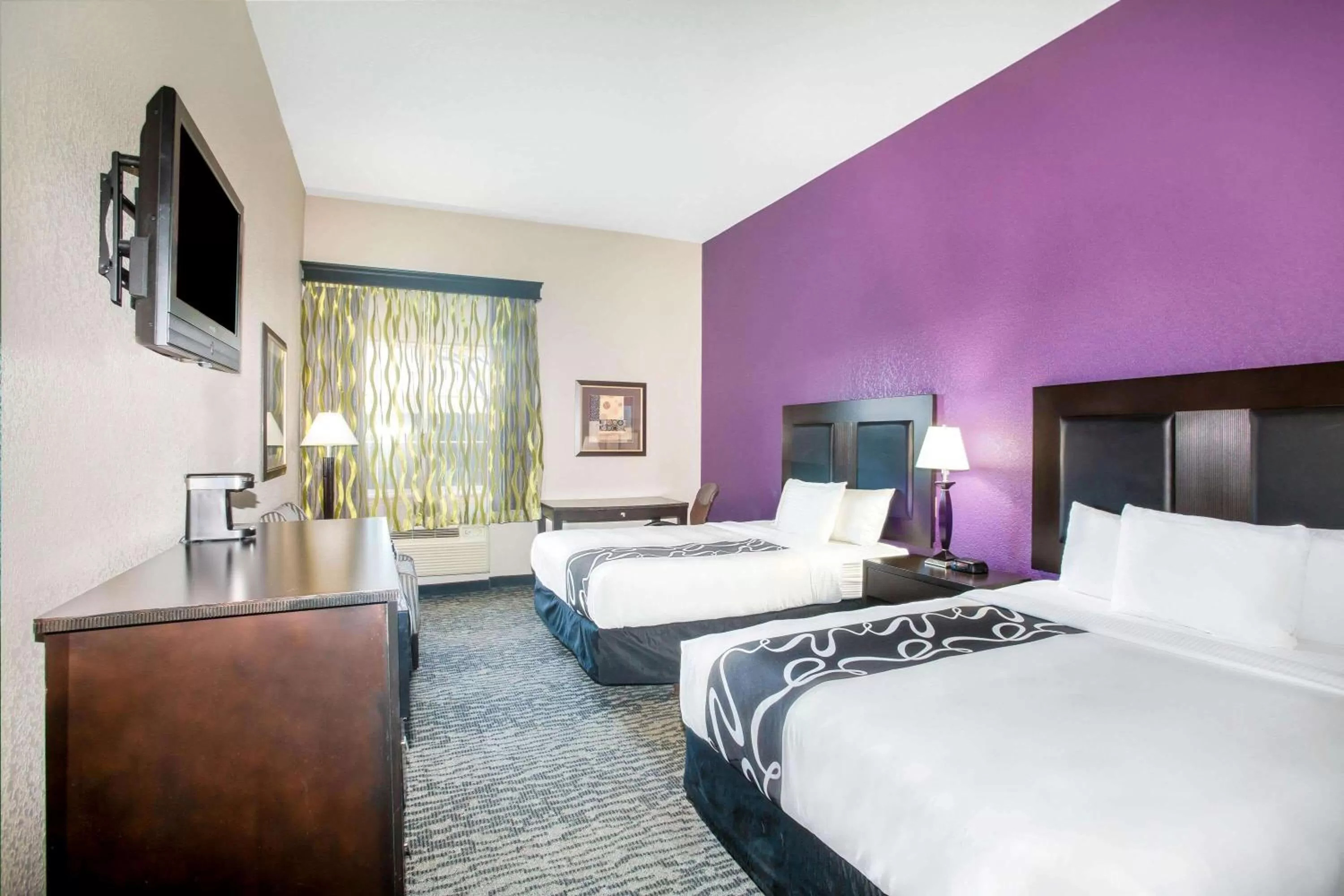 Photo of the whole room, Bed in La Quinta by Wyndham Kyle - Austin South