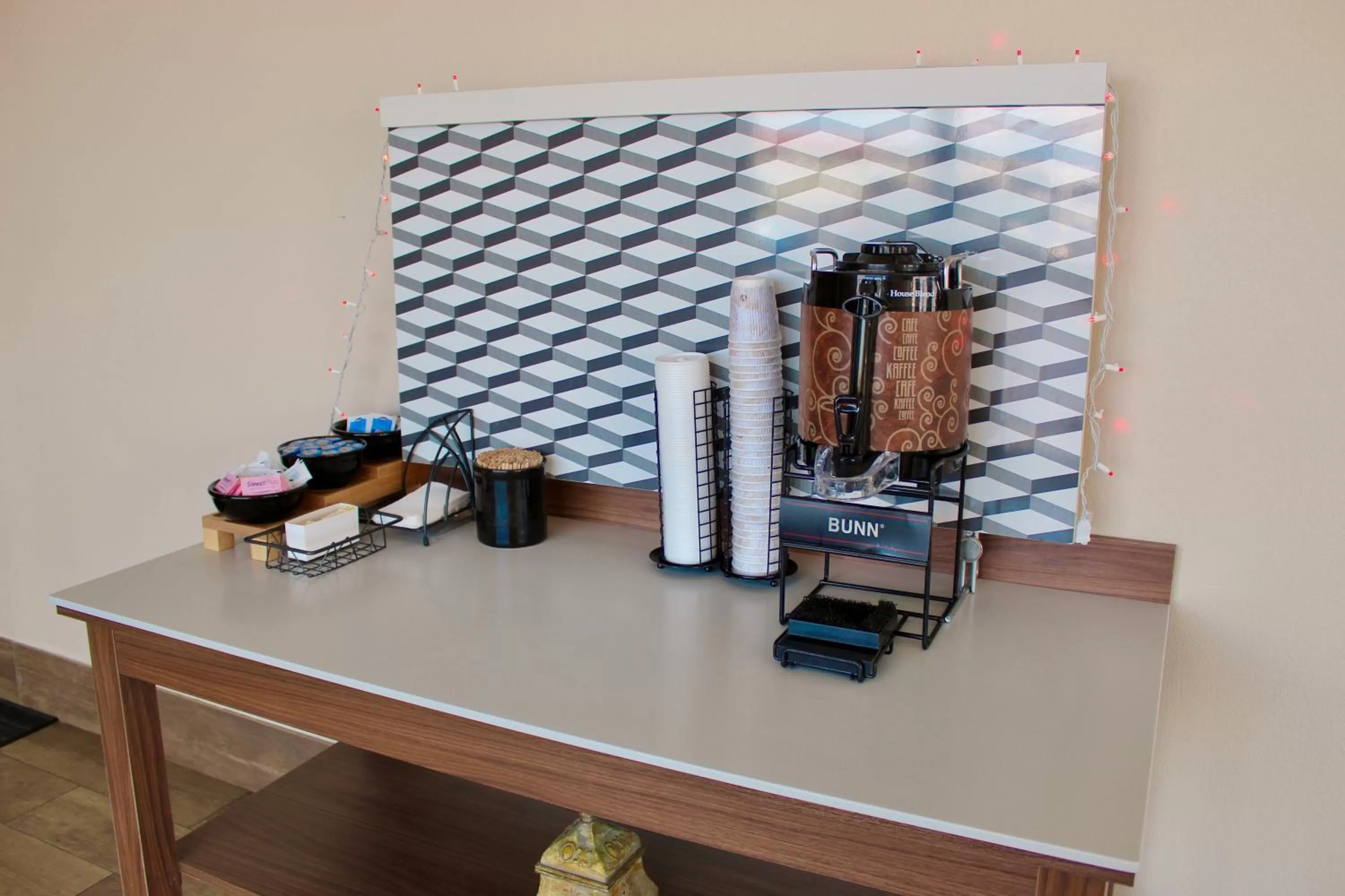 Coffee/tea facilities in Ramada by Wyndham Harrisonburg