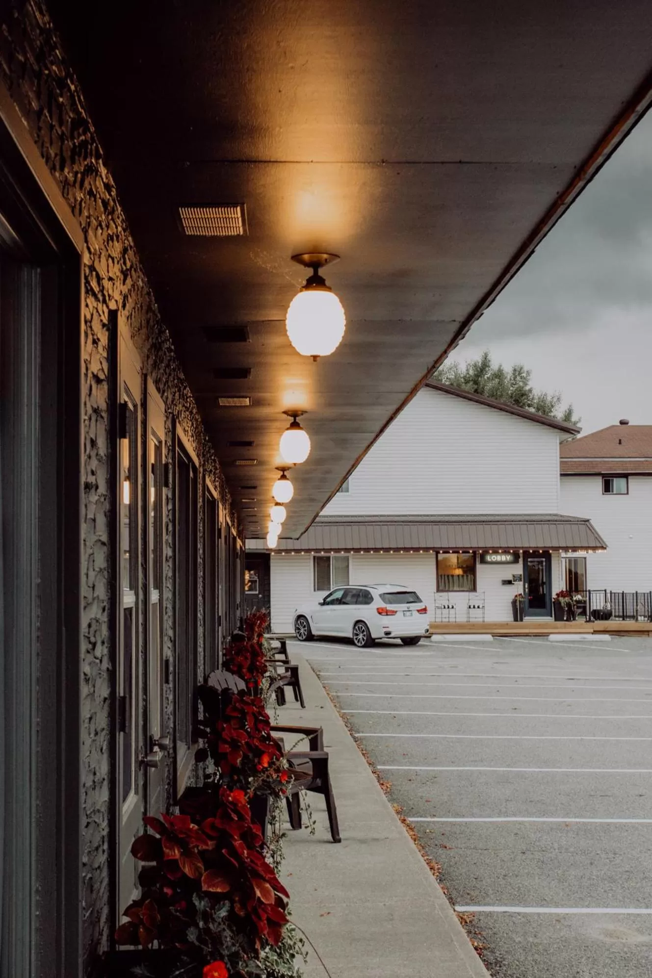 Facade/entrance in The Bayview Motel - Fort Frances, ON - Lakeside Motel