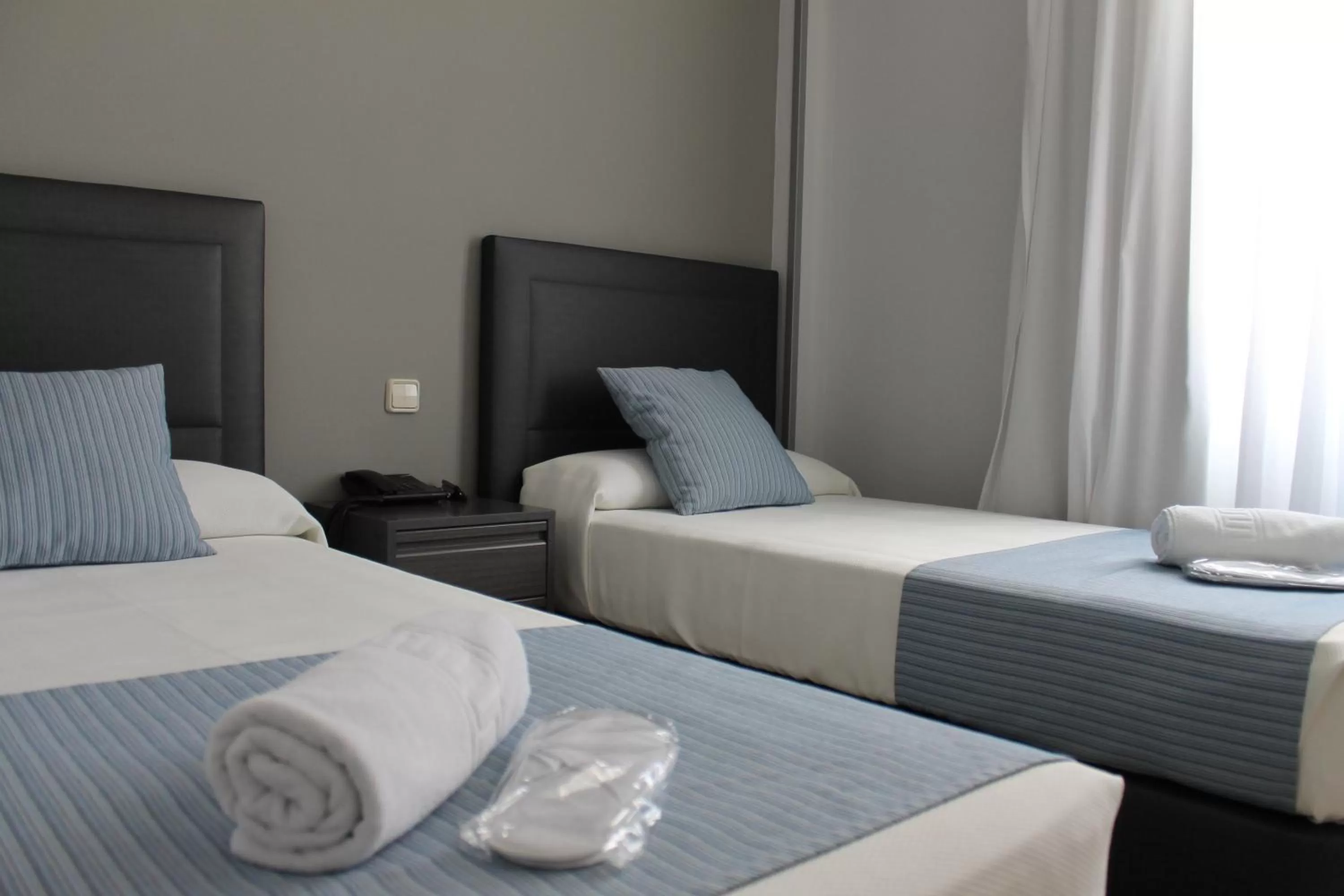 Bed in Hotel Barajas Plaza