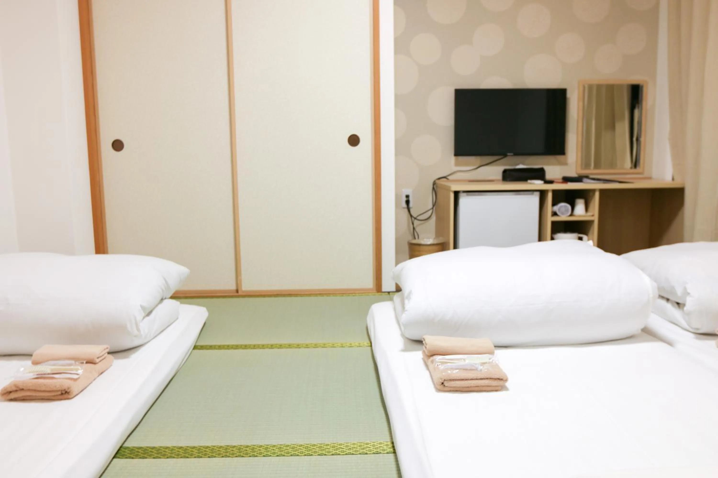 Photo of the whole room, Bed in Hotel Shin-Imamiya