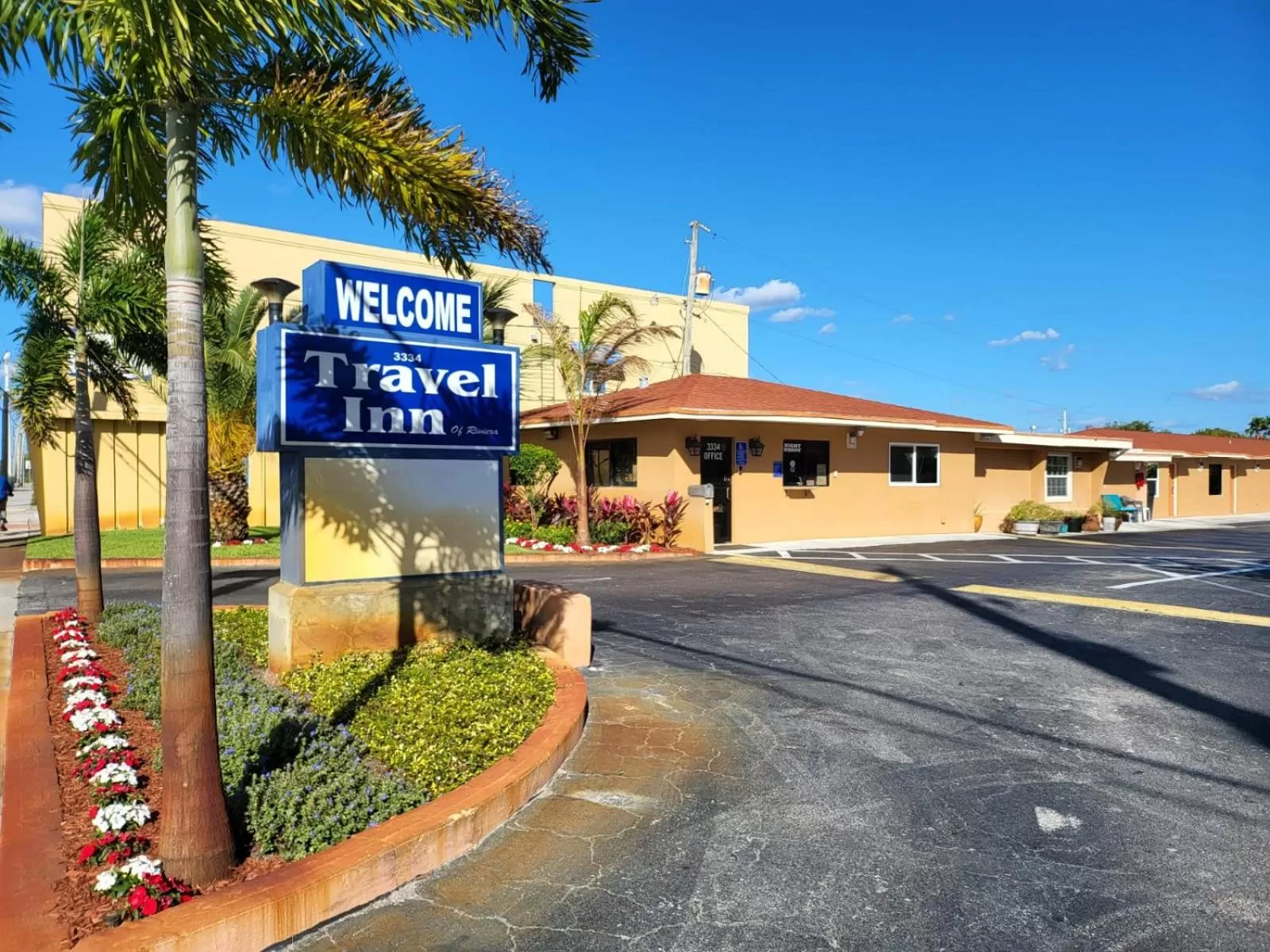 Facade/entrance in Travel Inn of Riviera Beach