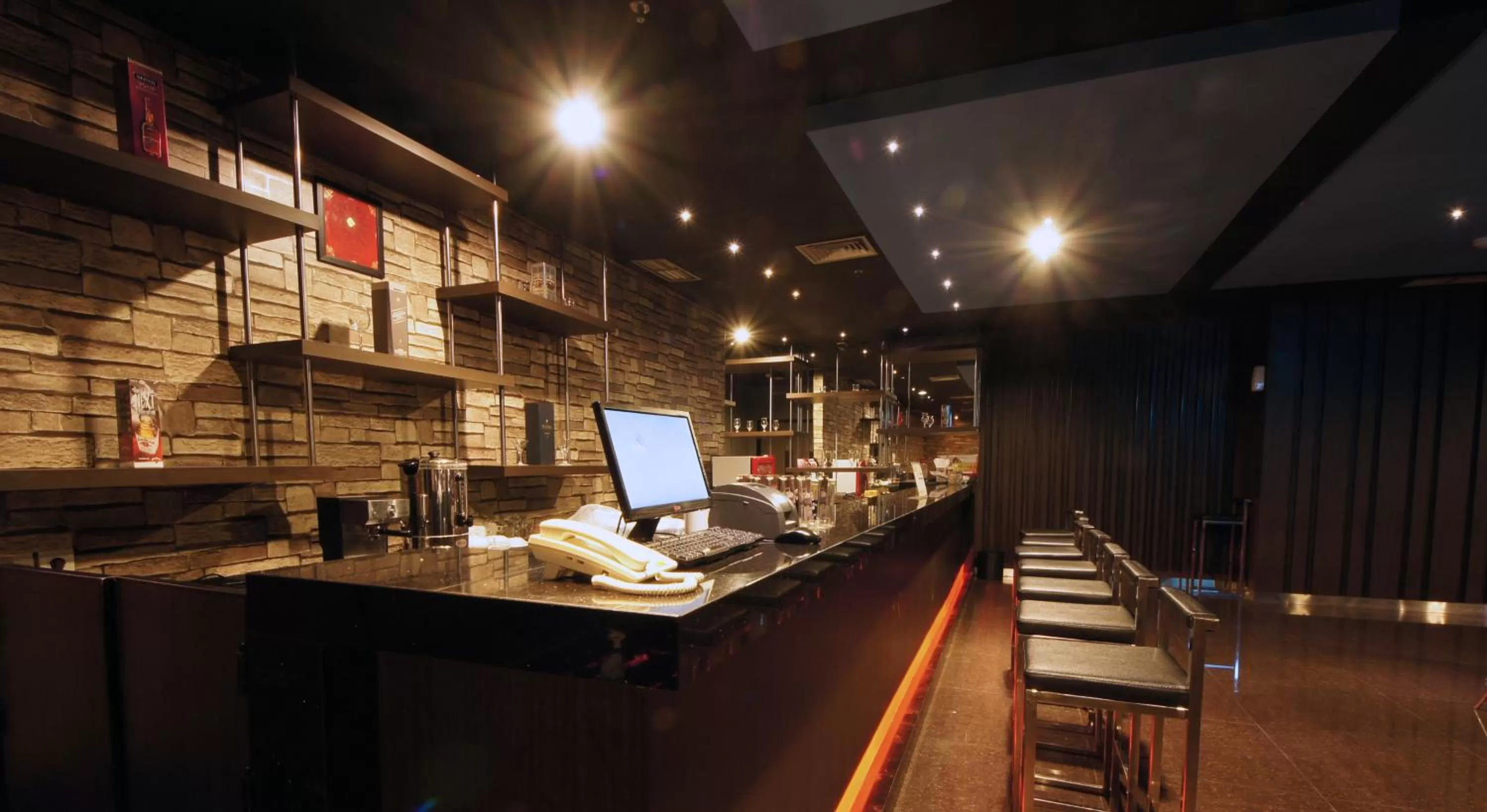 Nightclub / DJ in B Fashion Hotel