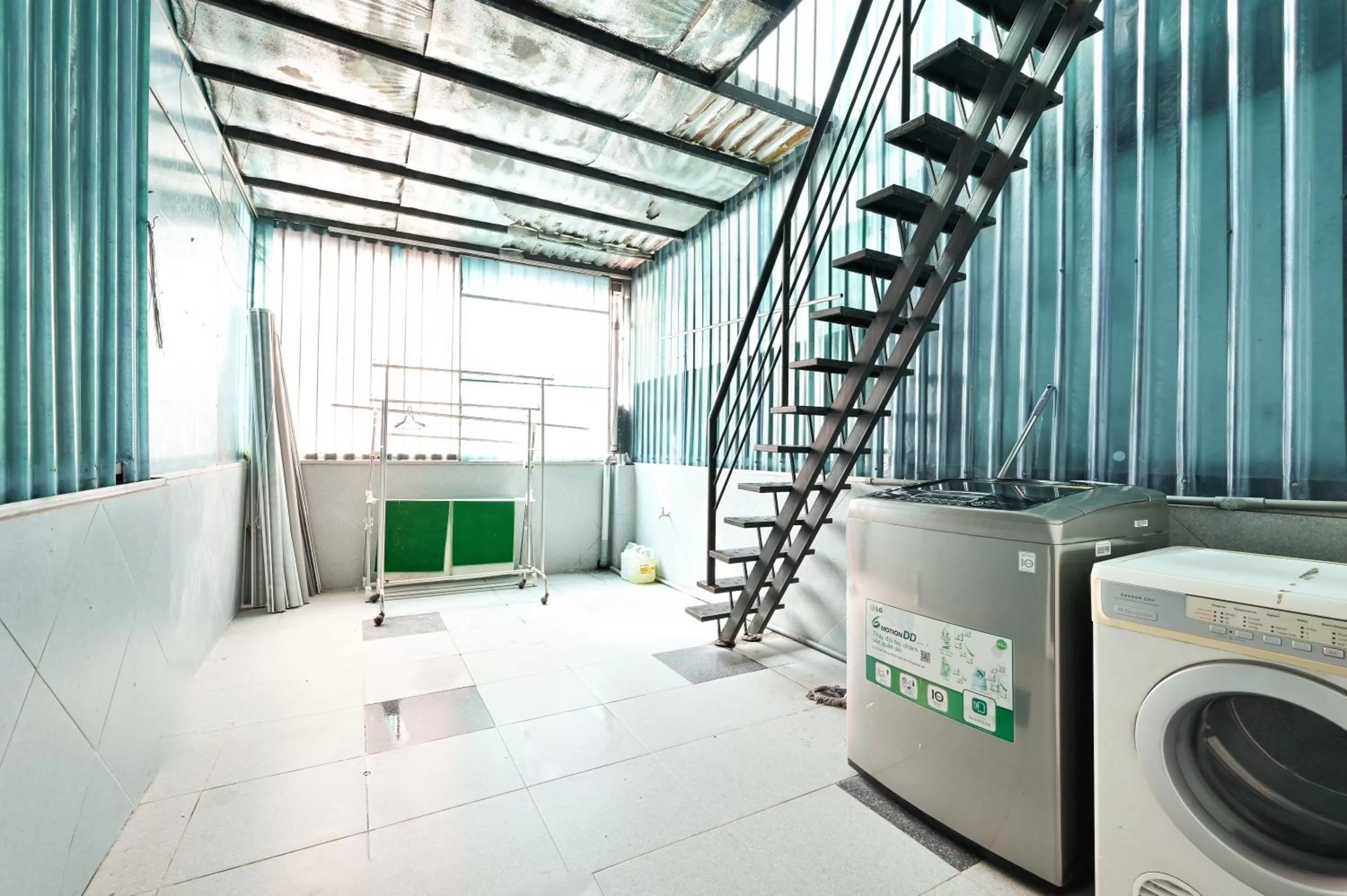 washing machine in Huyen Homestay