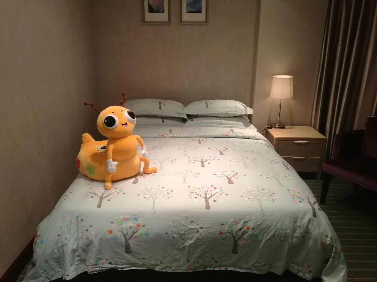 Bed in Kunming Haitian Hotel