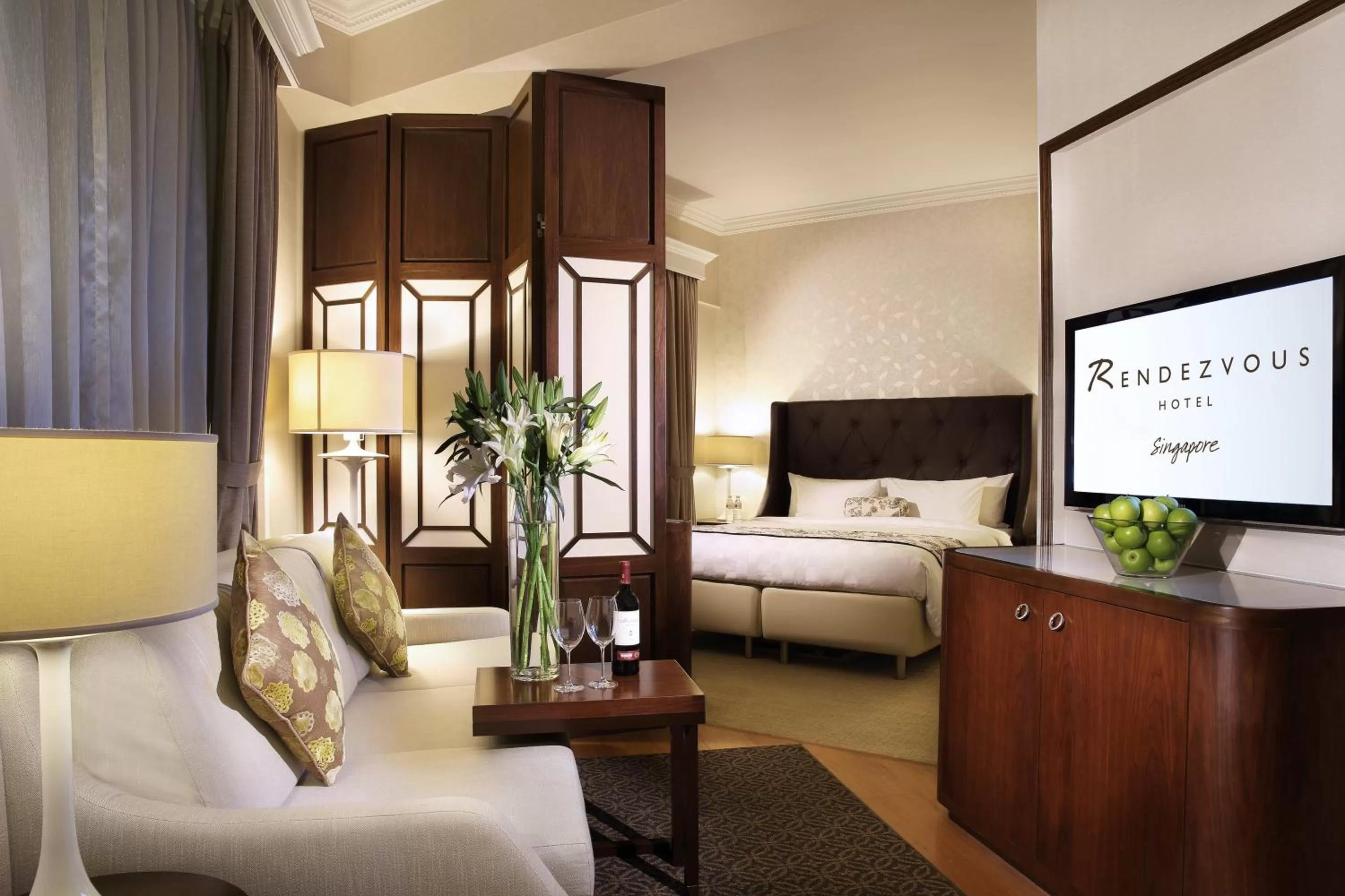 Bedroom, Bed in Rendezvous Hotel Singapore by Far East Hospitality