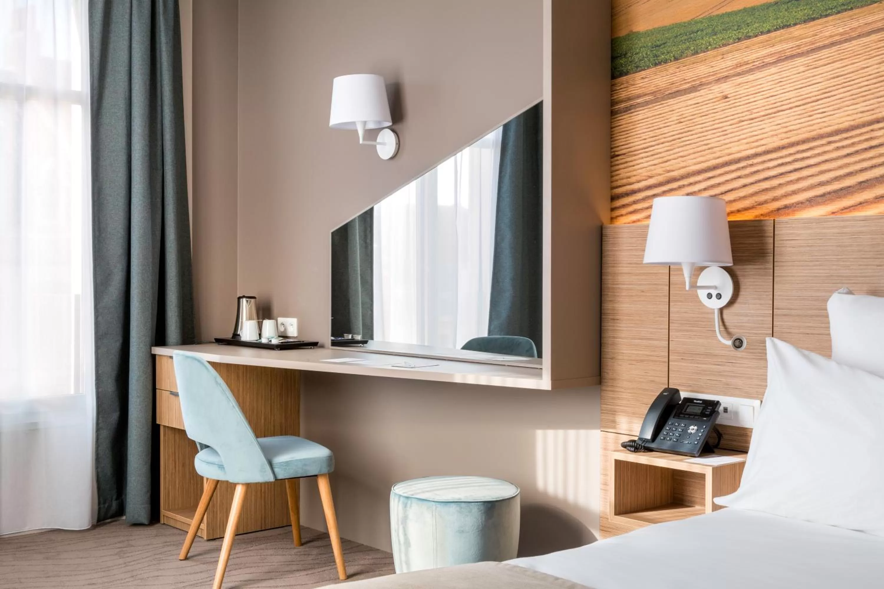 Coffee/tea facilities, Bed in Best Western Le Beffroi