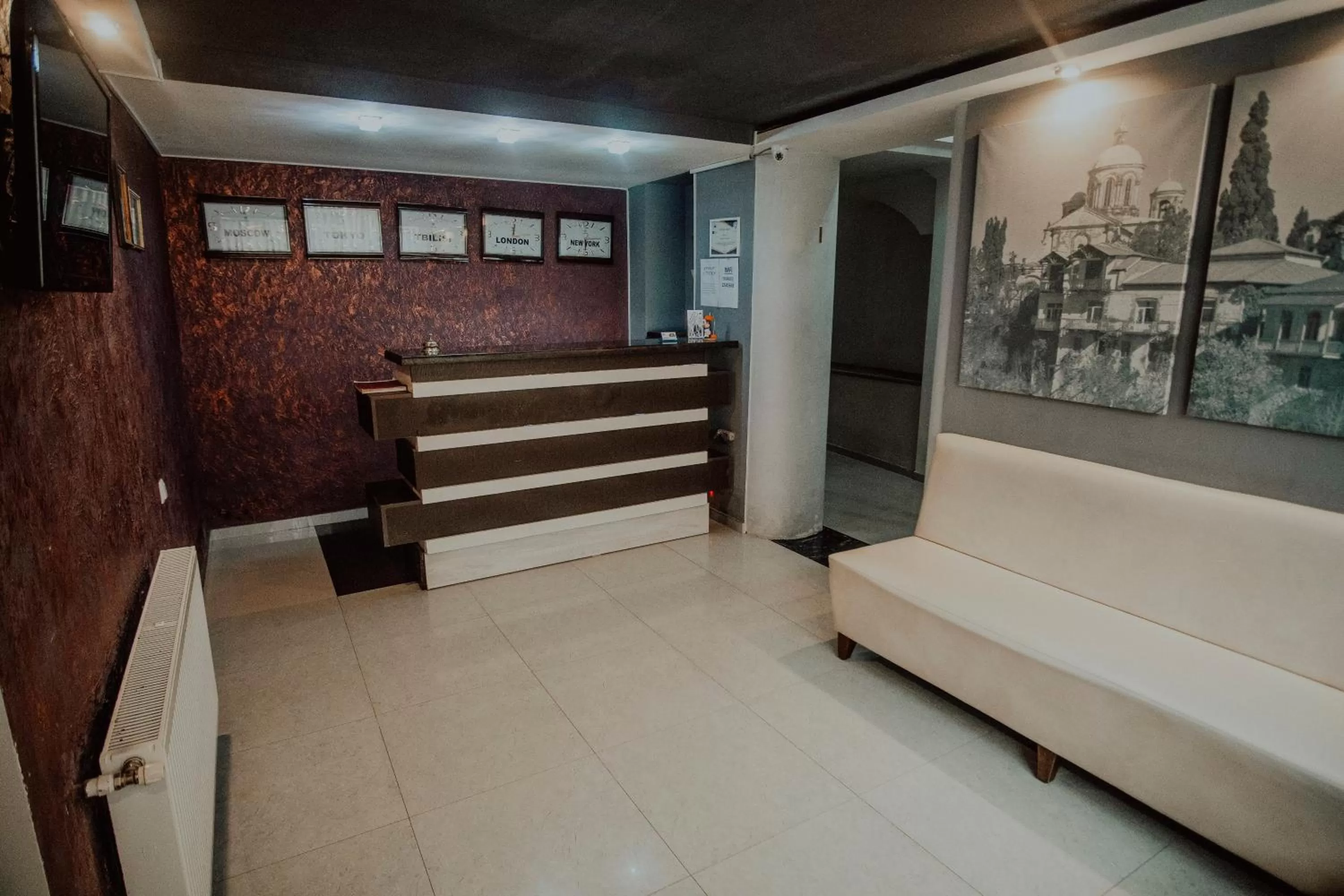 Lobby or reception, Bed in Discovery Hotel