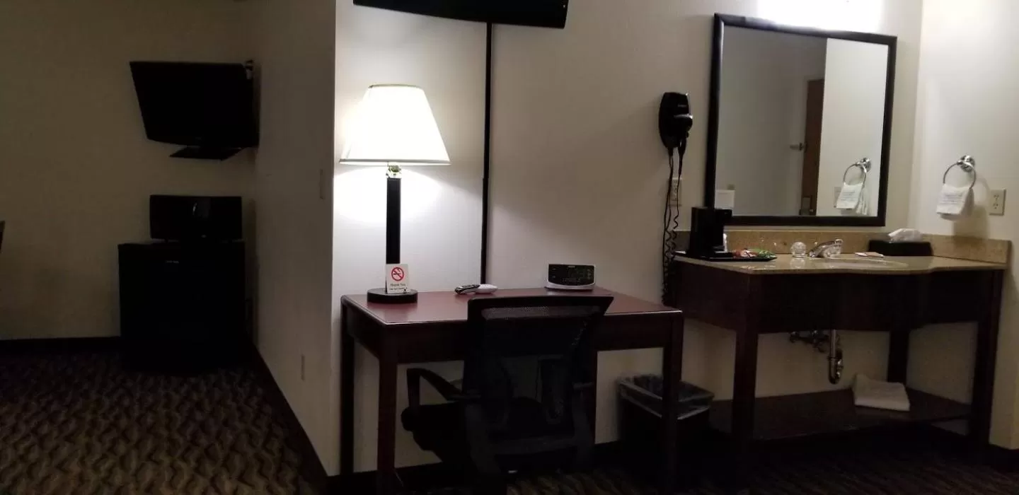 TV and multimedia in Baymont by Wyndham Harlan