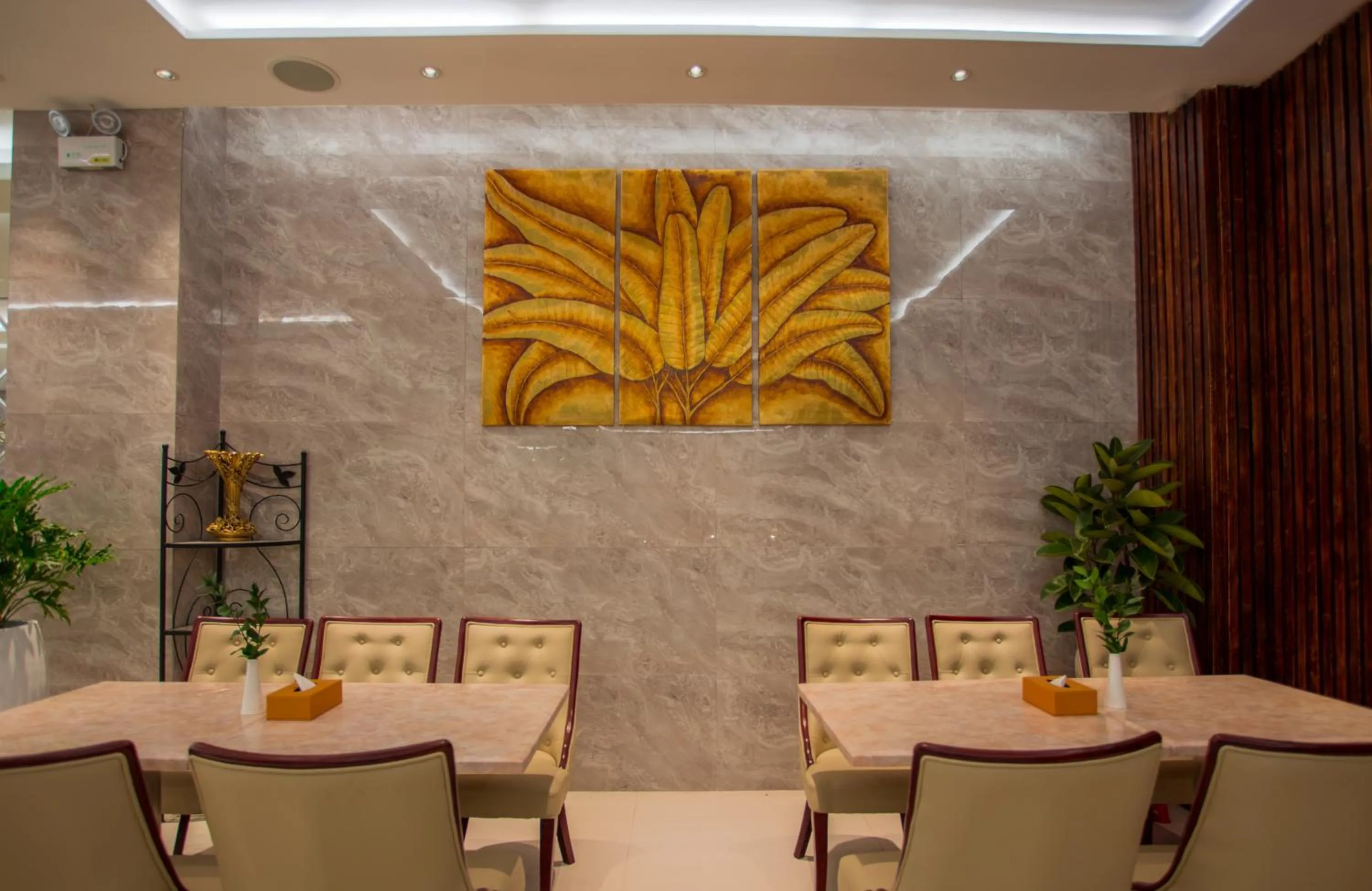 Restaurant/Places to Eat in BLUE DIAMOND 8B Hotel