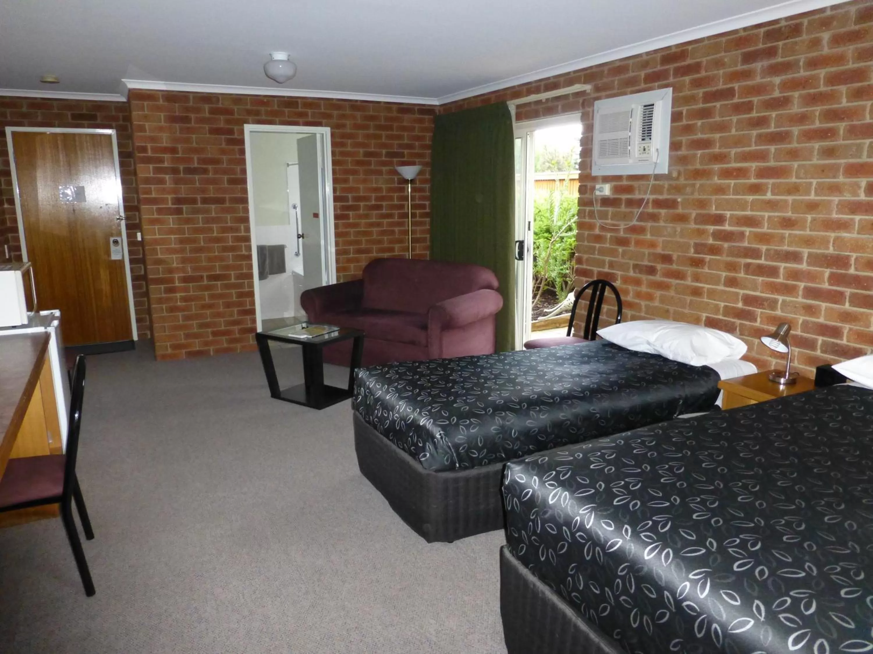 Photo of the whole room in Inverloch Central Motor Inn