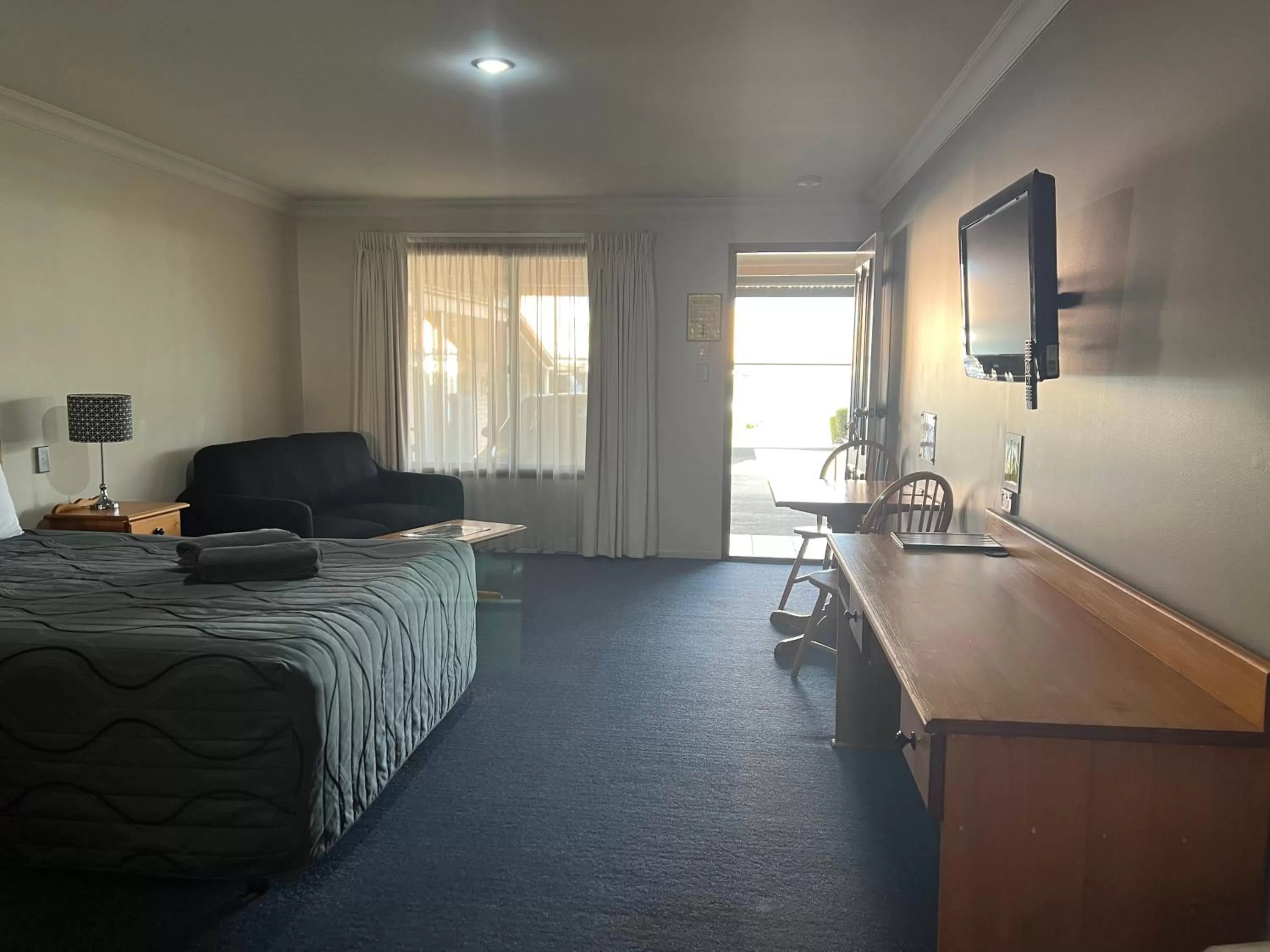 Bed in Asters On James Motor Inn