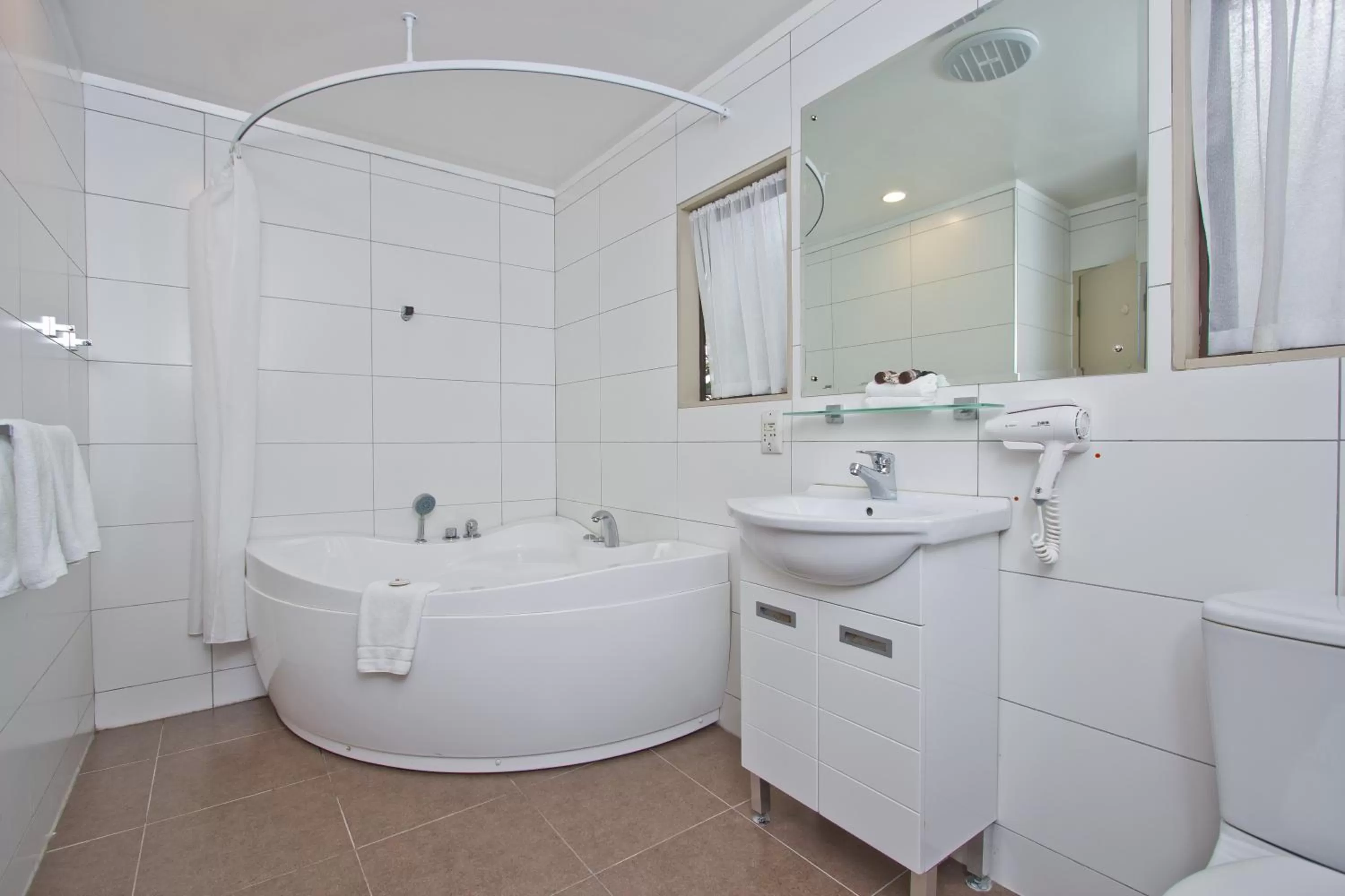 Decorative detail in Airport Manor Inn