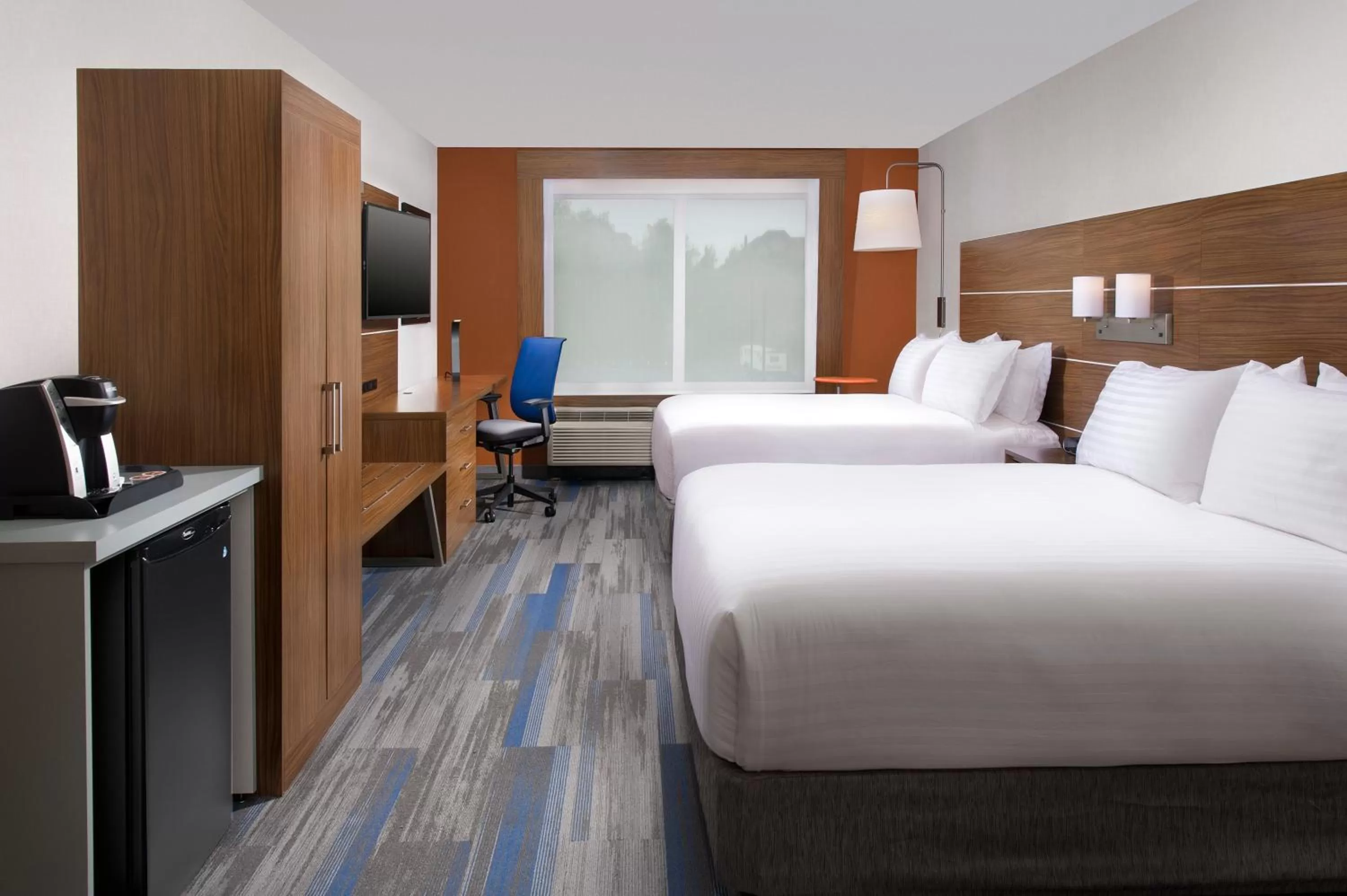 Holiday Inn Express & Suites by IHG Altoona by IHG