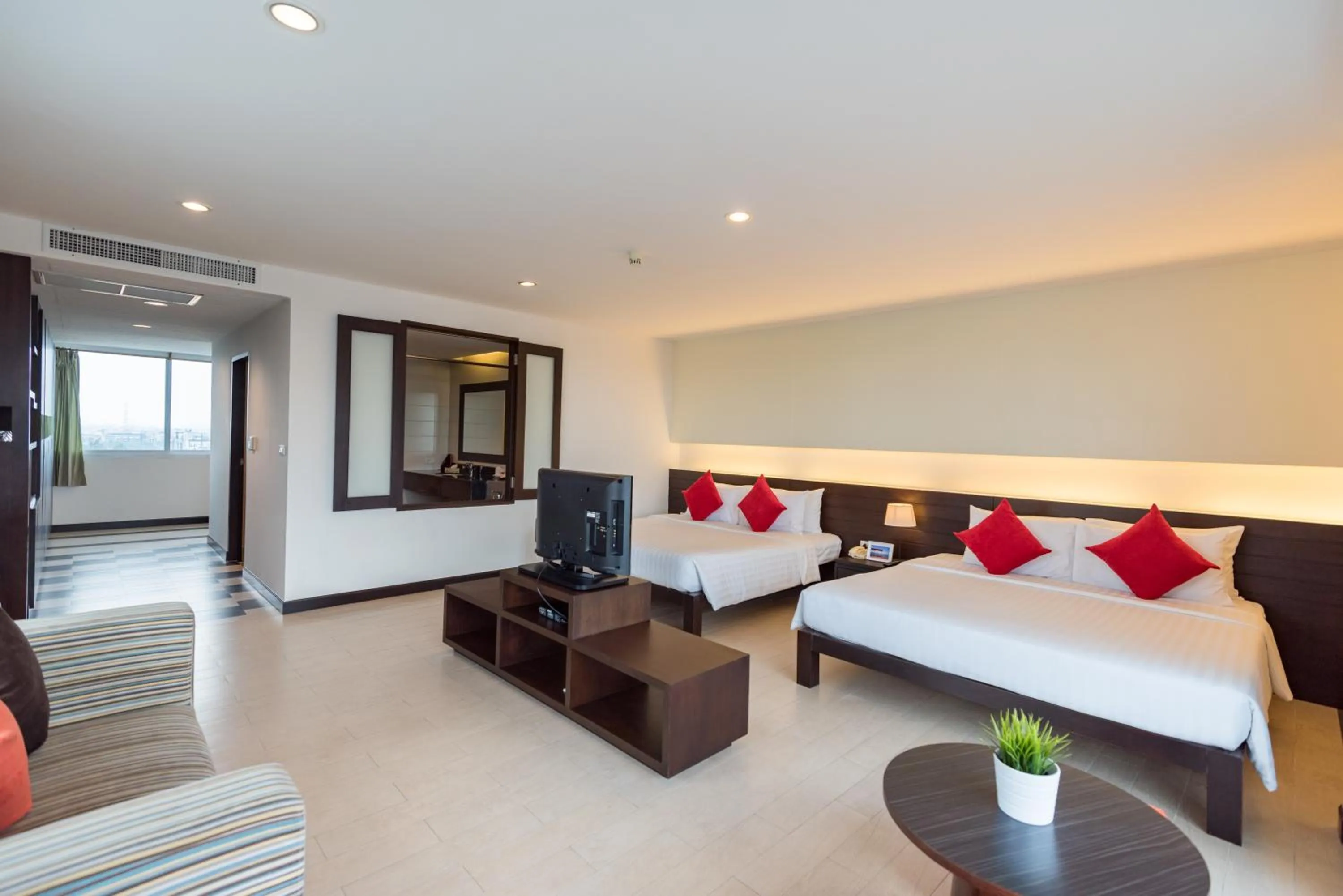 Photo of the whole room, Bed in Hotel J Pattaya