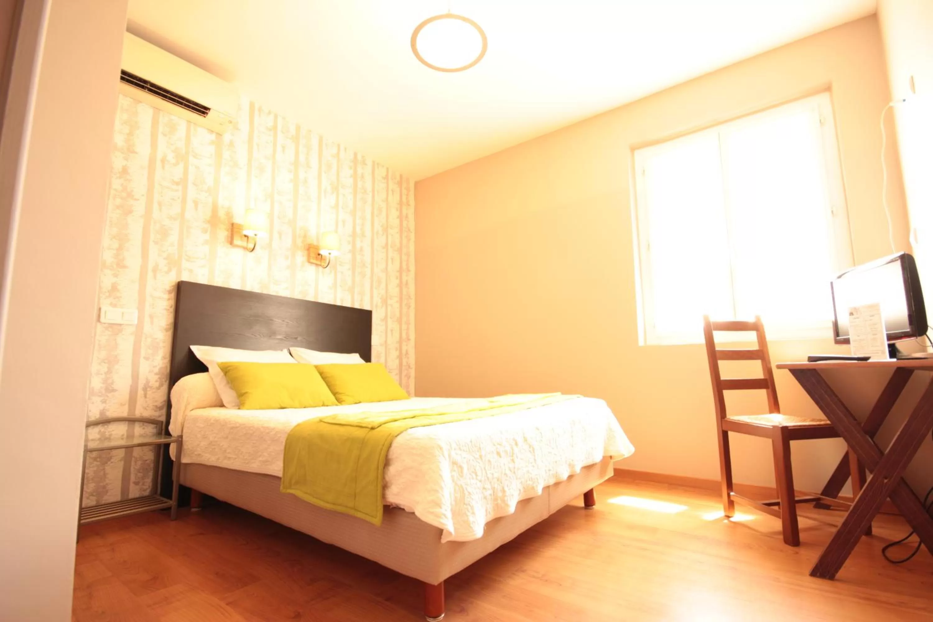 Photo of the whole room, Bed in Hôtel Des Arts, Artisanal et Indépendant