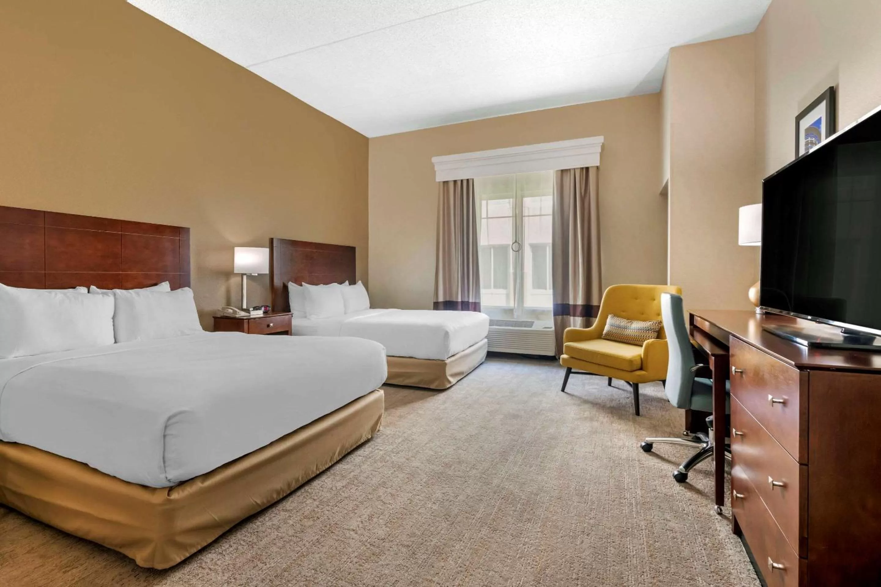 Photo of the whole room, Bed in Comfort Suites Near Universal Orlando Resort