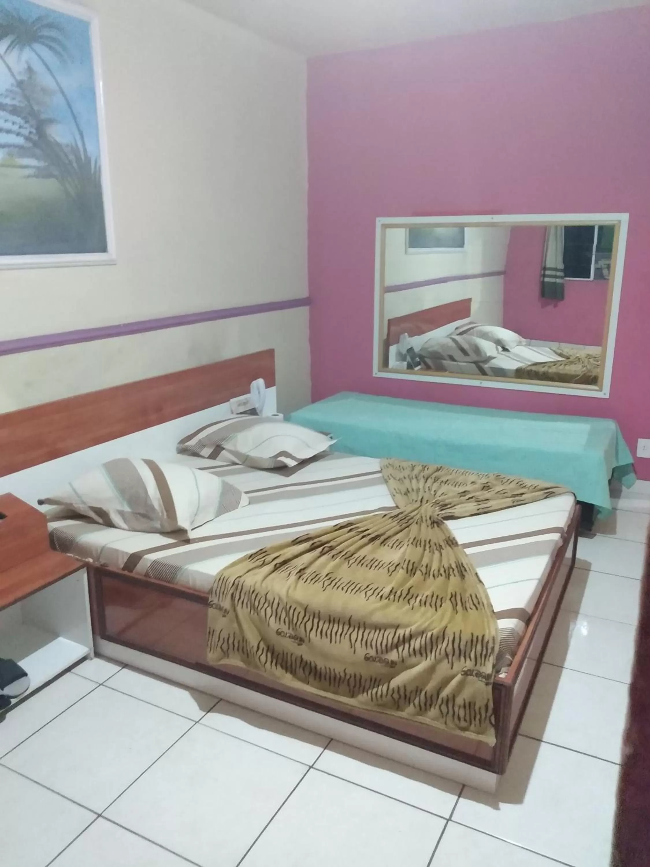 Large Twin Room in Hospedaria Éden