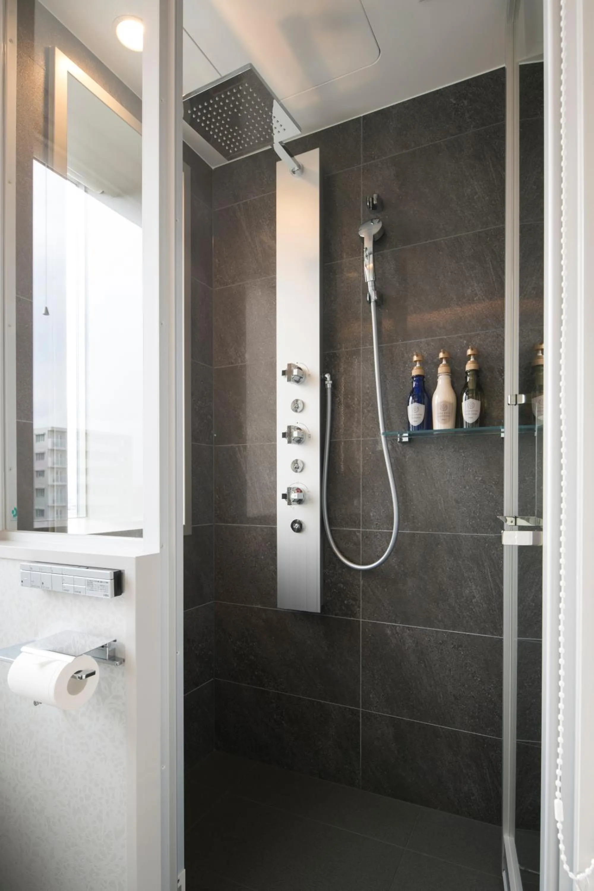 Shower in Piazza Hotel Nara