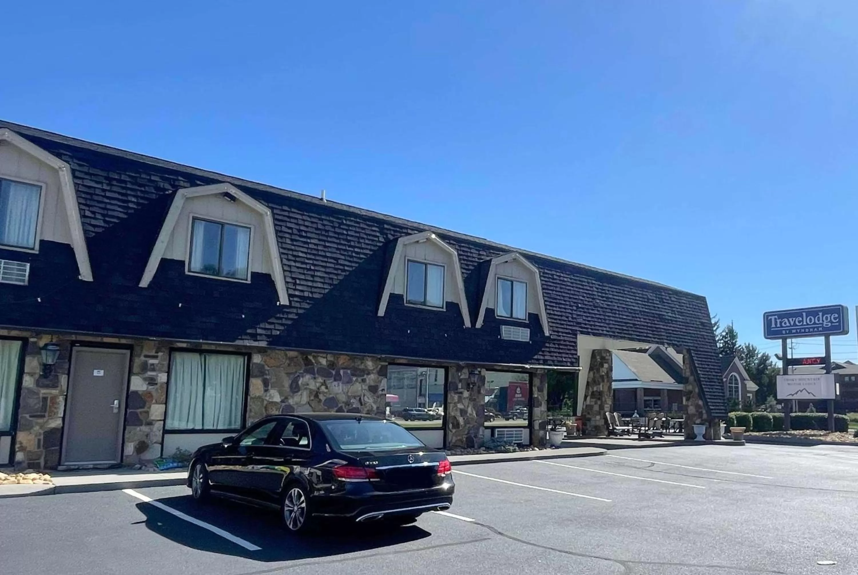 Property building in Travelodge by Wyndham Pigeon Forge Dollywood Lane