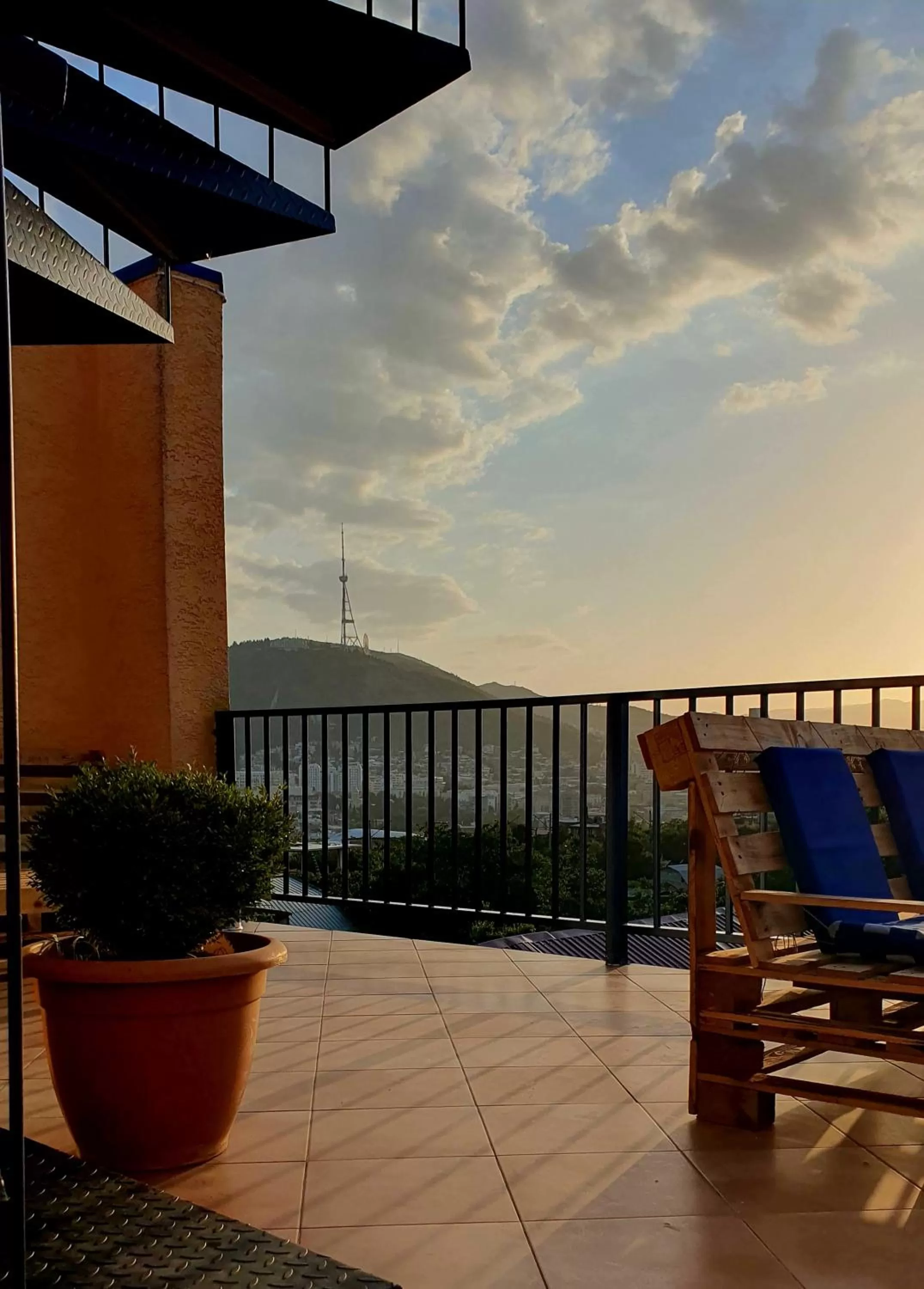 Entertainment, Balcony/Terrace in Hotel BaniHills Tbilisi