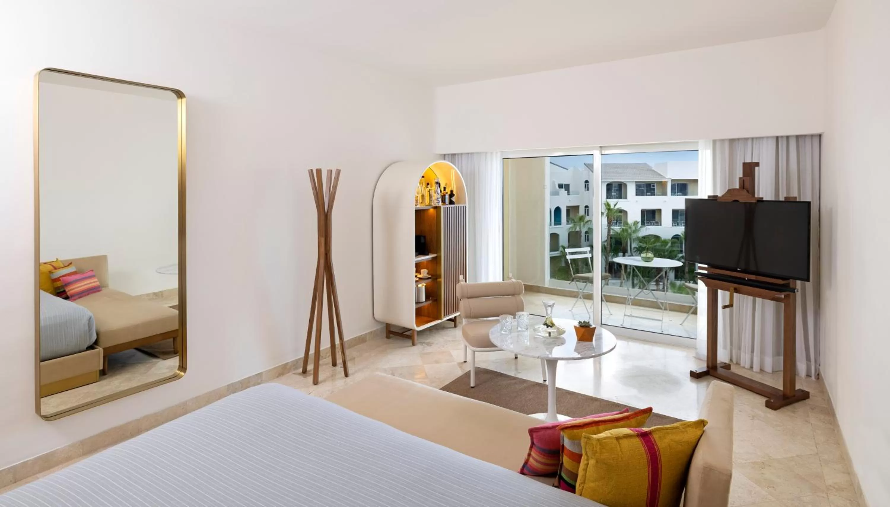 Bed in ME Cabo by Meliá