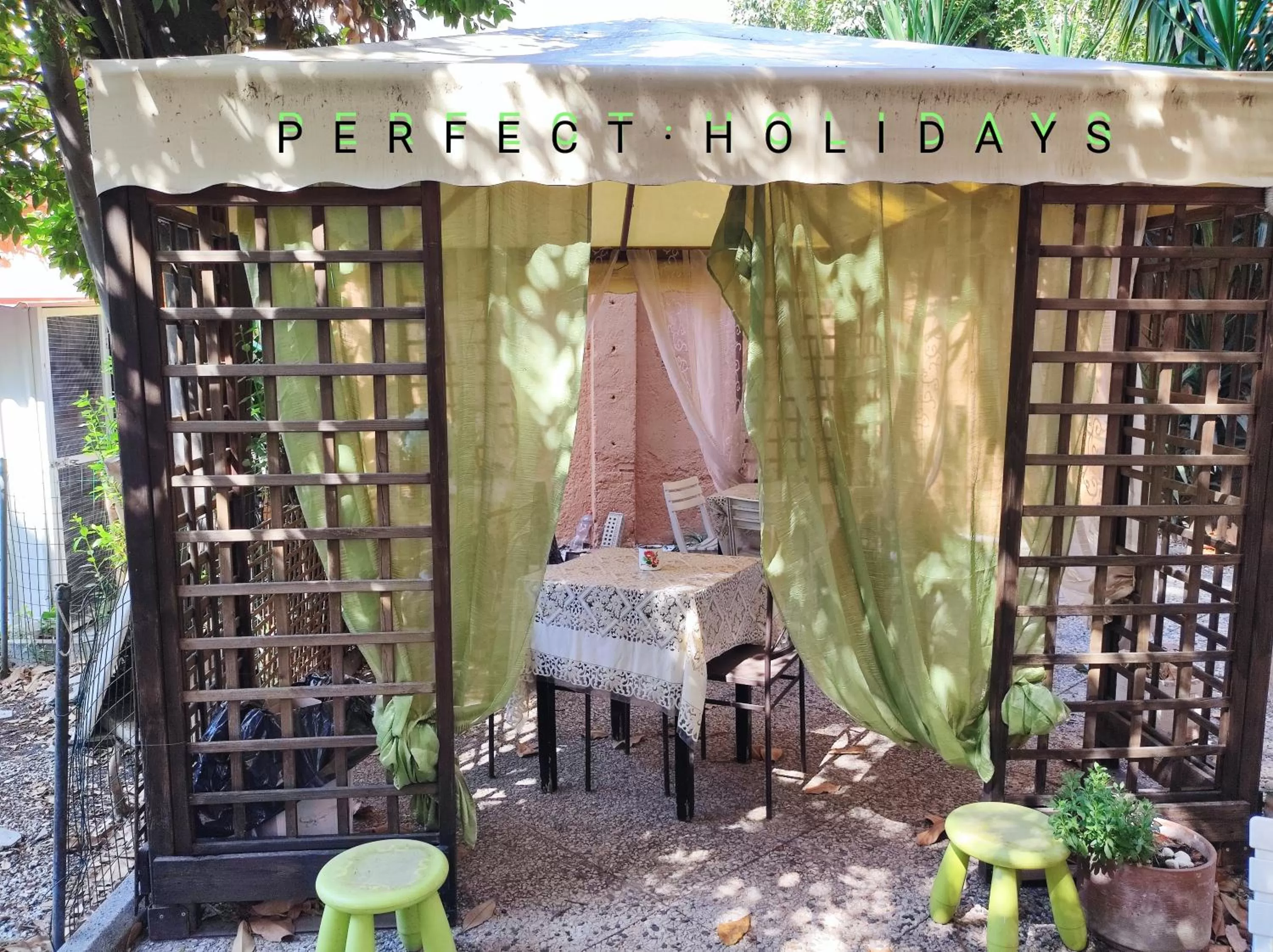 Garden in Tucci's Roma Guest House