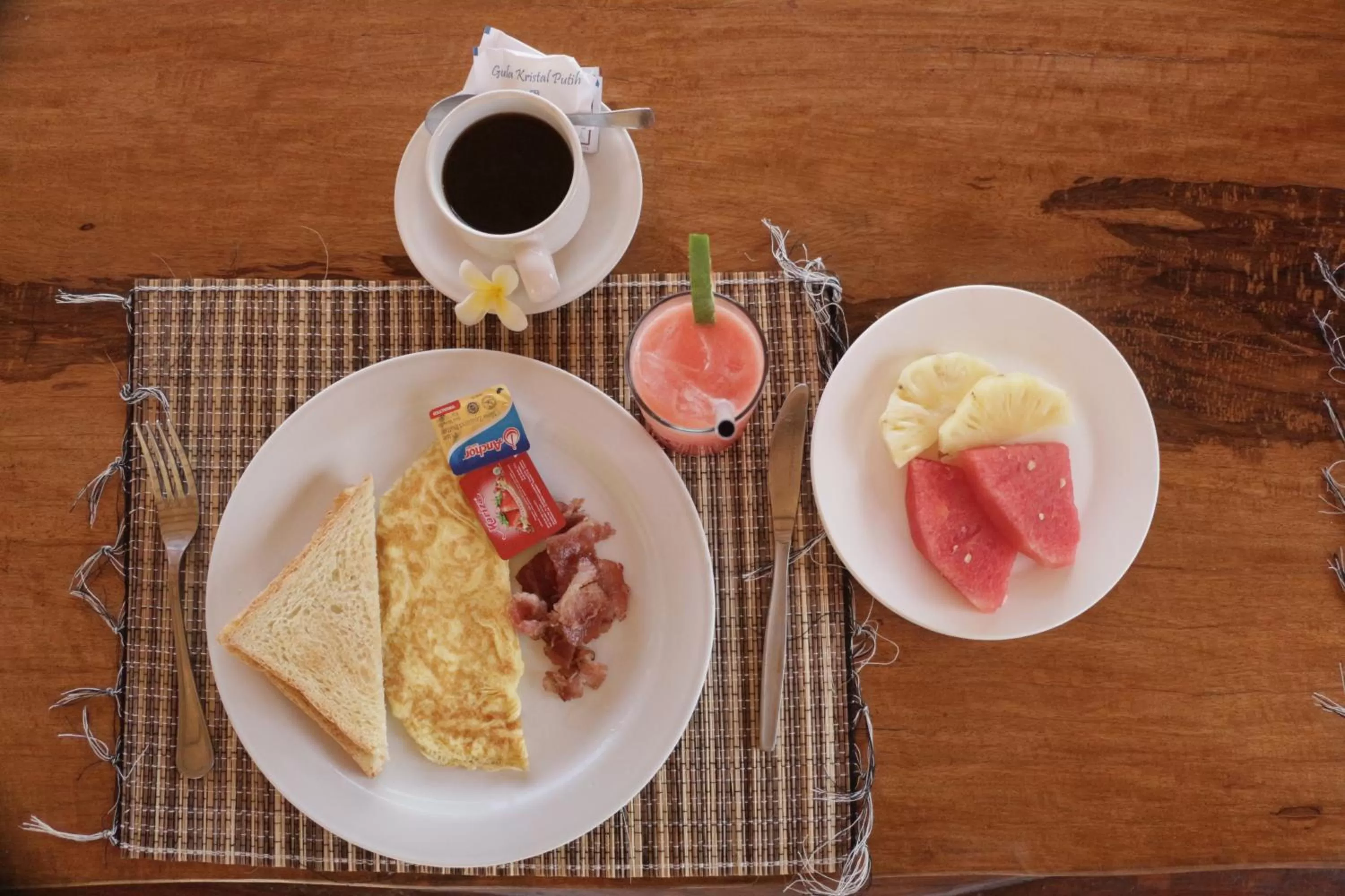 Food and drinks in D'Muncuk Huts Lembongan