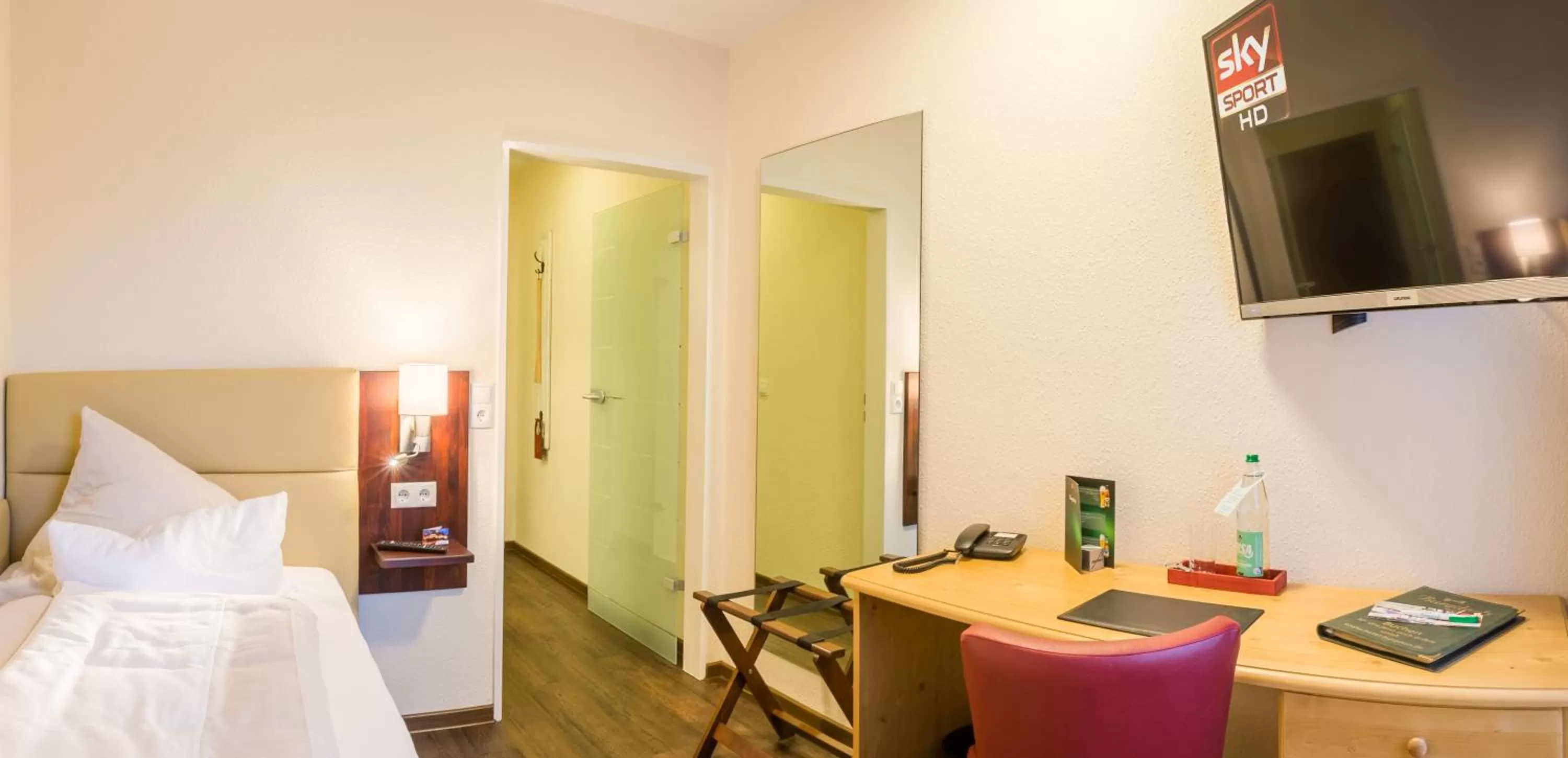 TV and multimedia, Bed in Burgdorfs Hotel & Restaurant