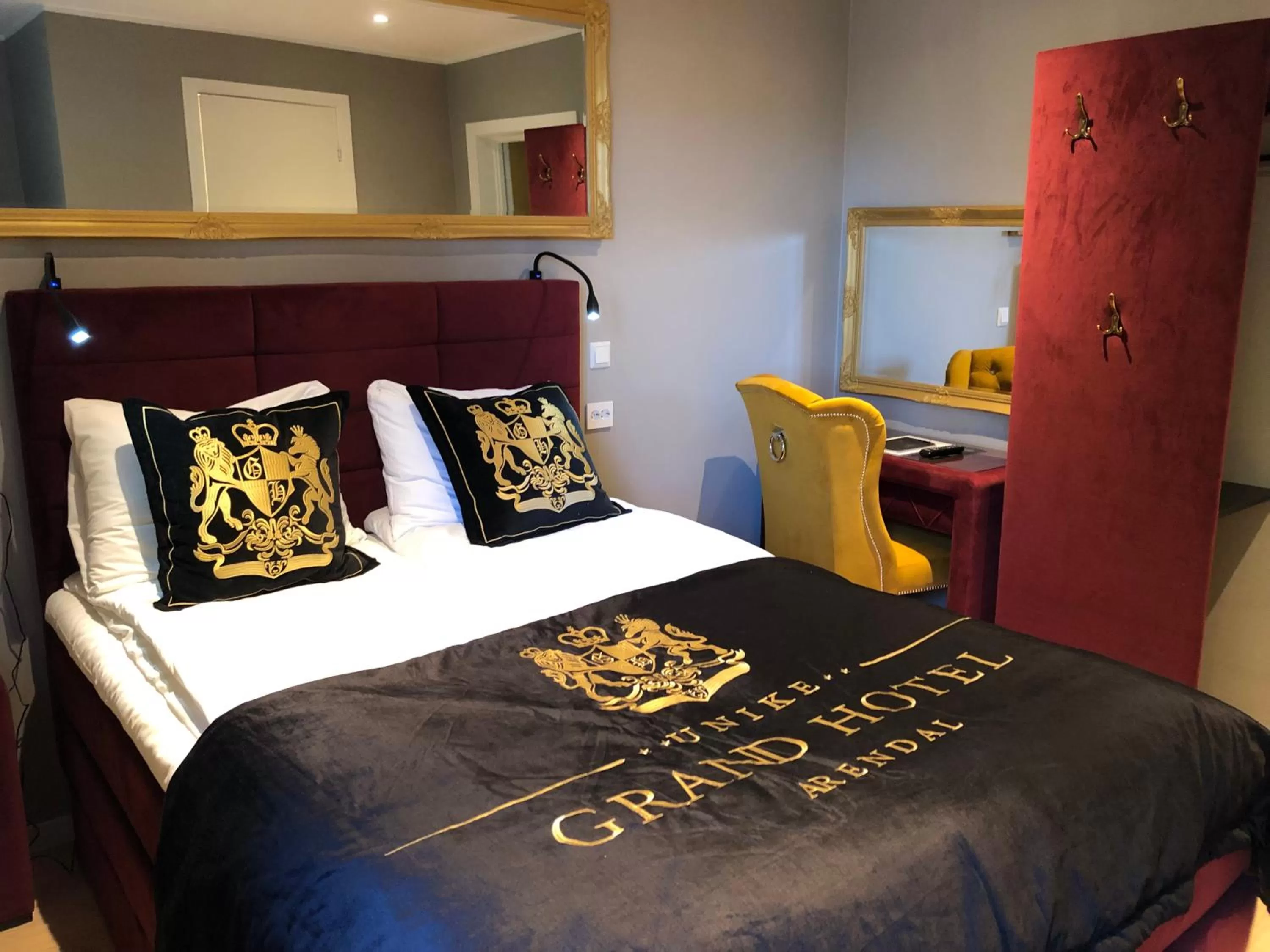 Bedroom, Bed in Grand Hotel Arendal - Unike Hoteller