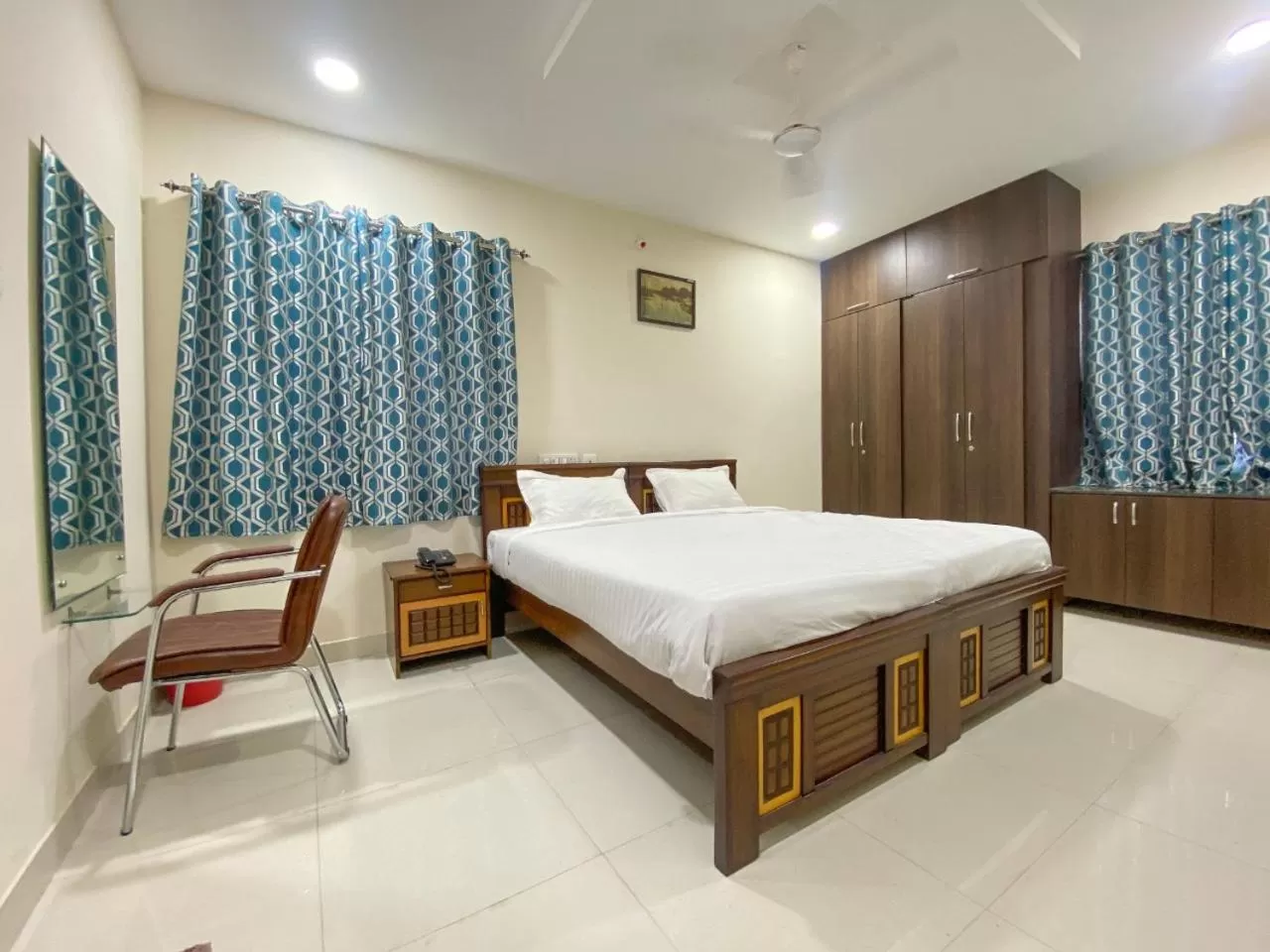 Photo of the whole room, Bed in Hotel Voila Atnest Suites Kokapet, Business Hotel