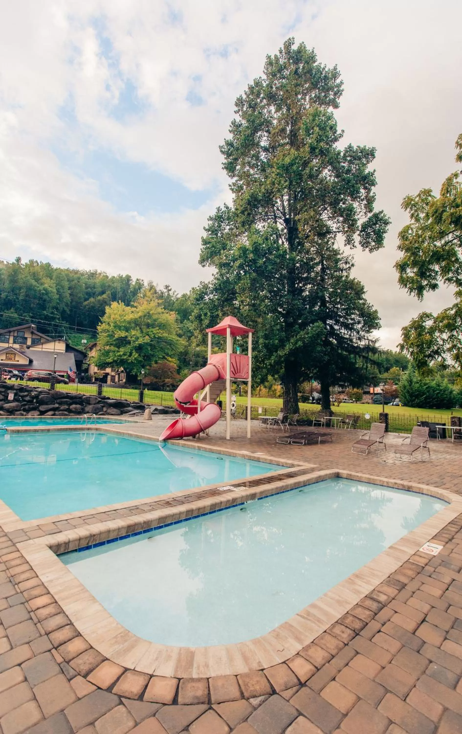 Swimming pool in Brookside Lodge