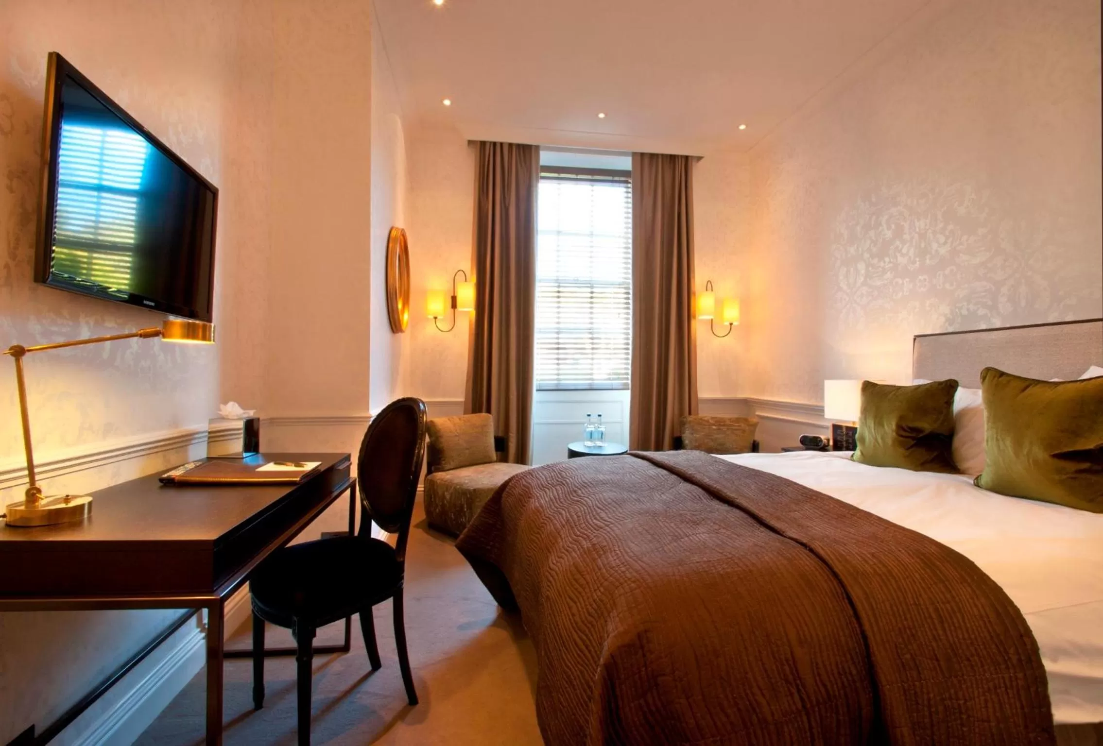 Bed in St Michael's Manor Hotel - St Albans