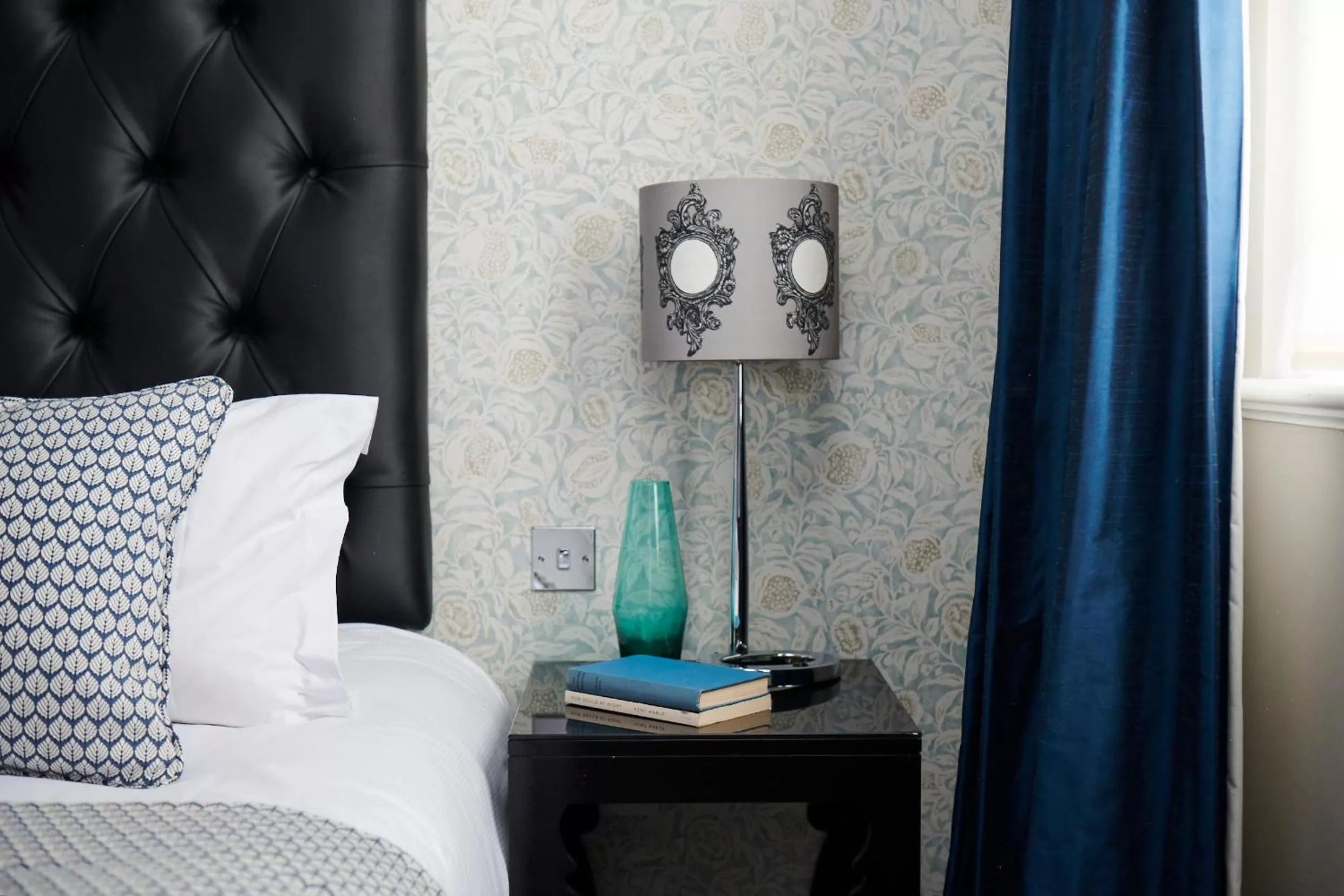 Standard Twin Room in Francis Hotel Bath