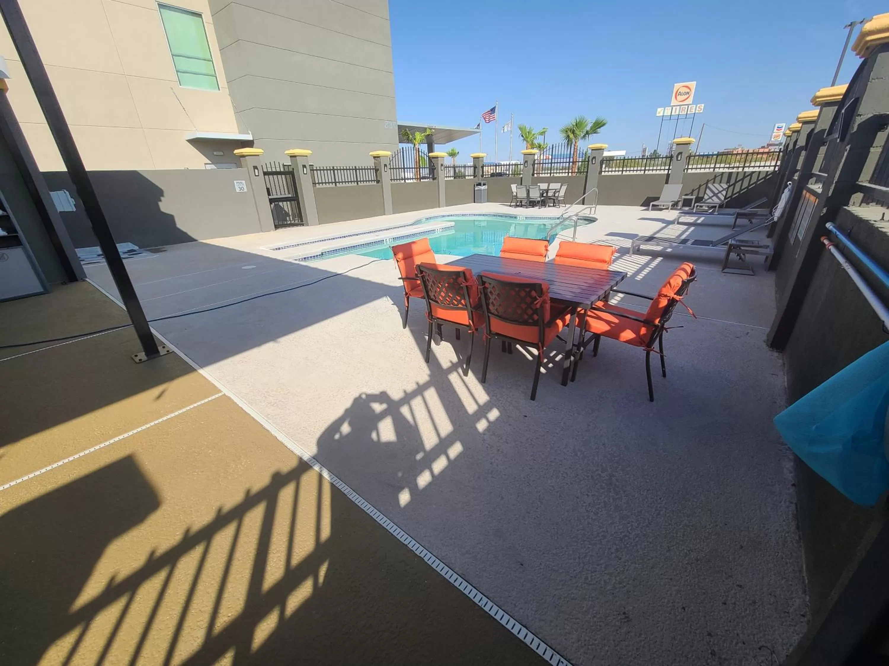 Swimming pool in La Quinta Inn & Suites by Wyndham Fort Stockton Northeast