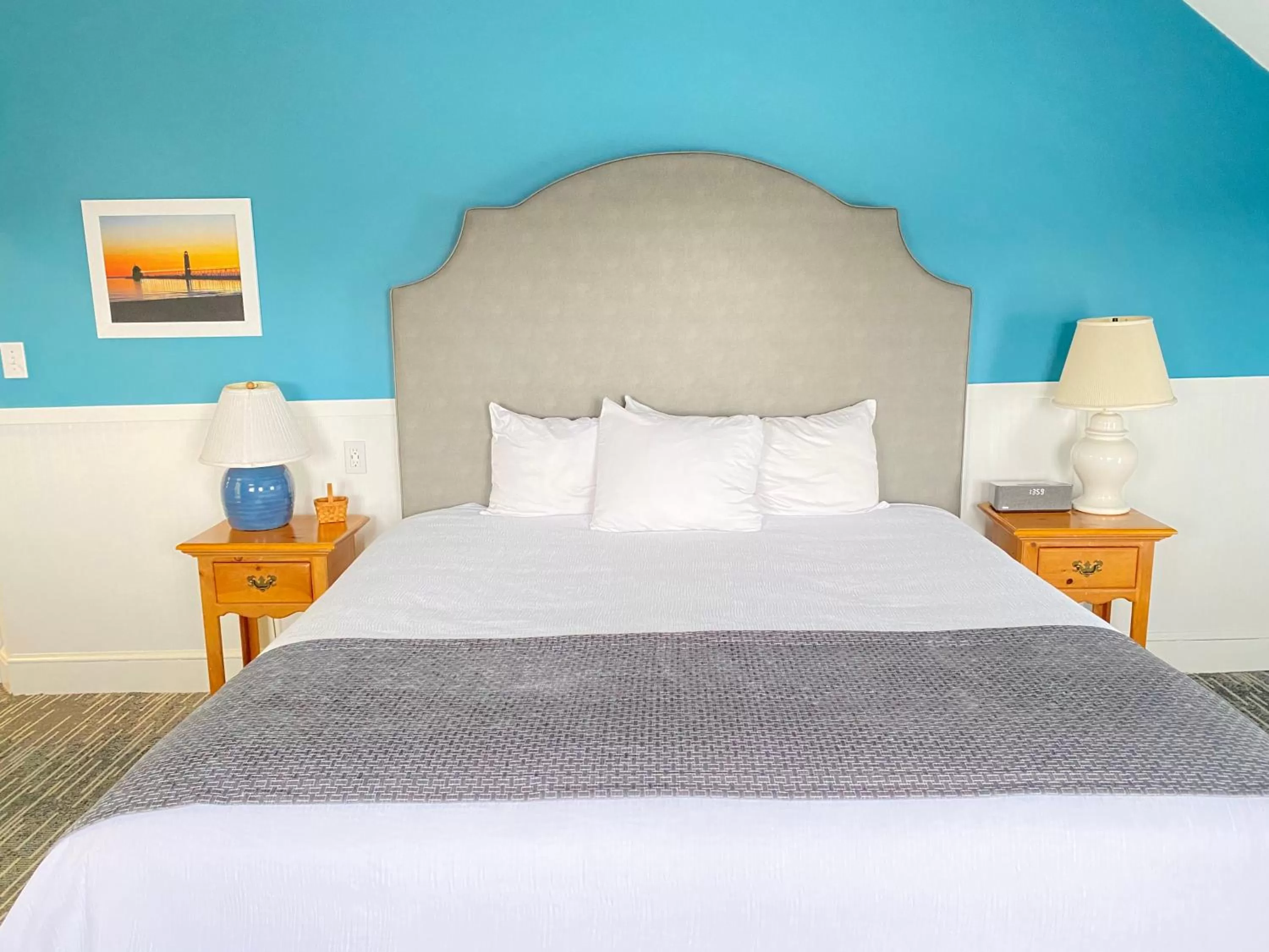 Bedroom, Bed in Harbor House Inn