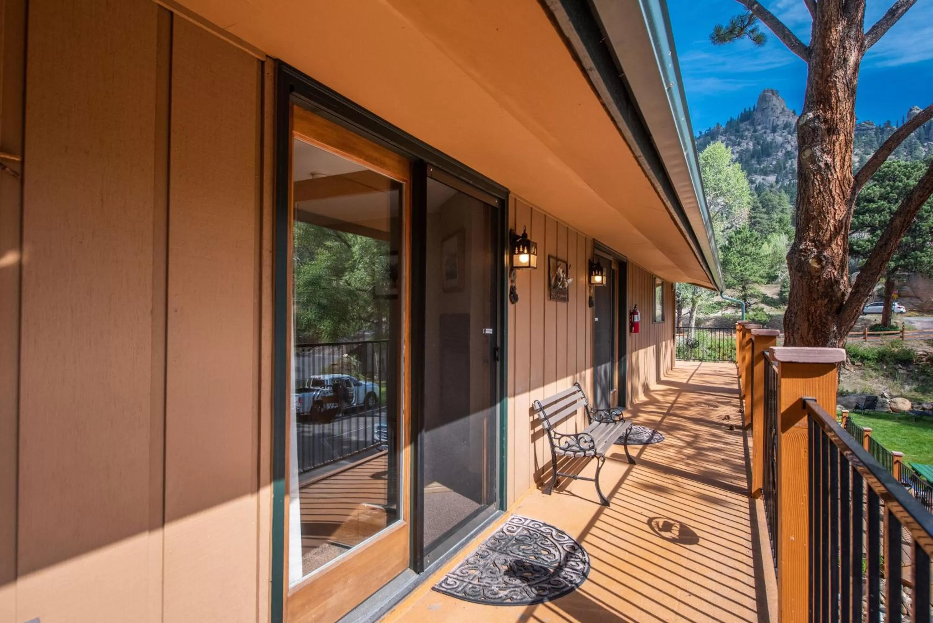 4 Seasons Inn on Fall River