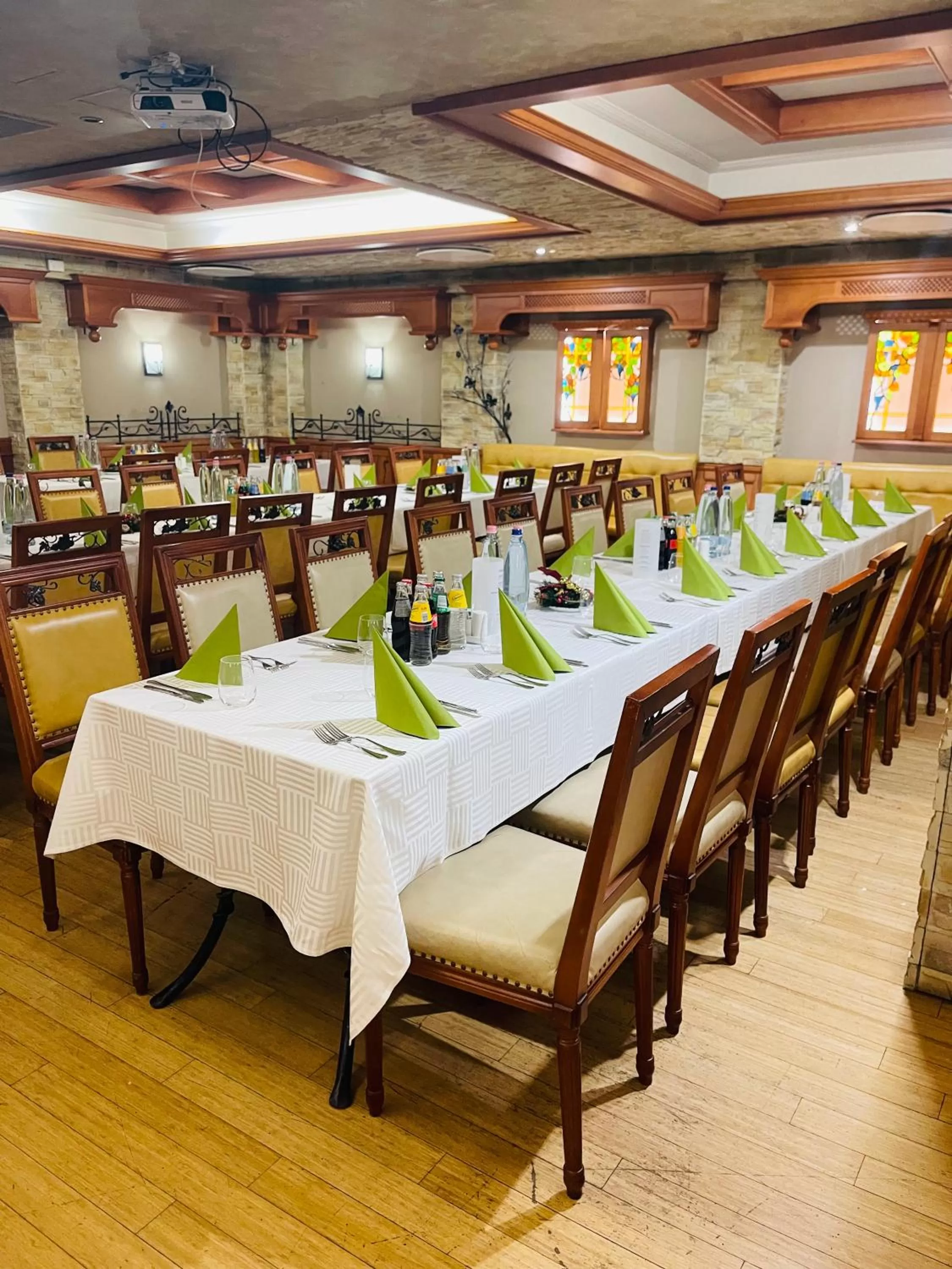 Restaurant/places to eat in Villa Hotel