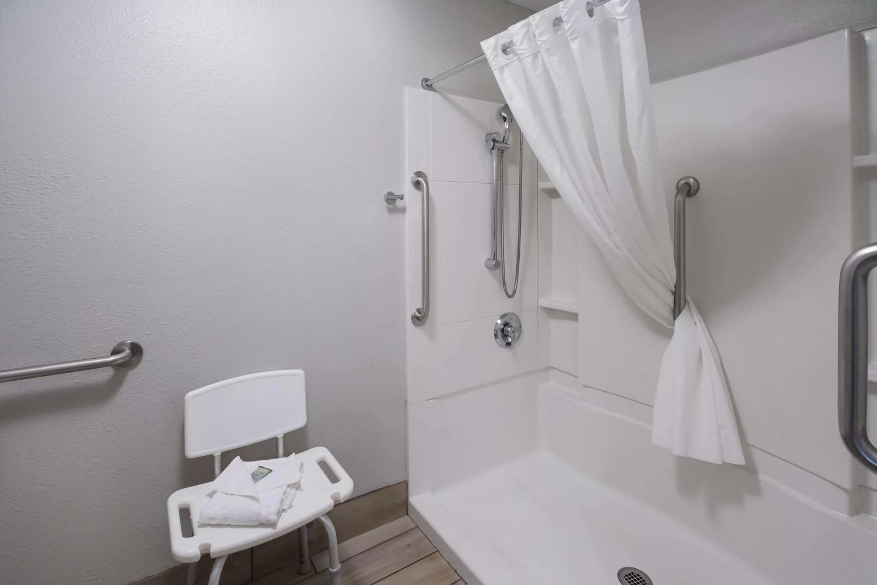 Bathroom in Best Western McMinnville Inn