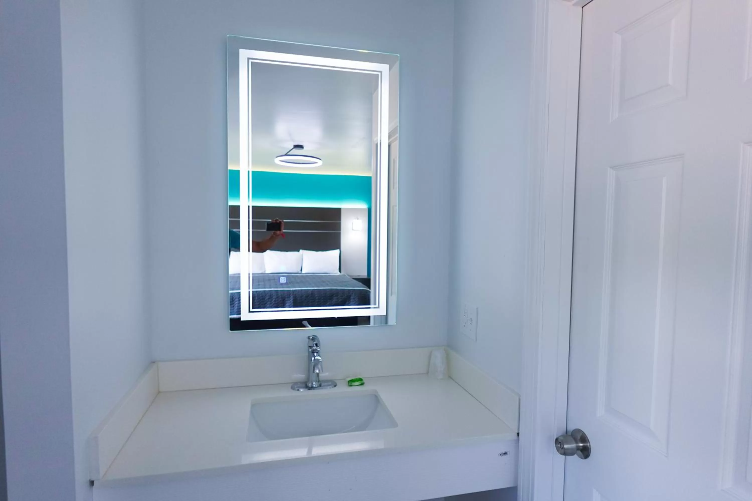 Bathroom in Blue Beach Motel Providence North Kingstown