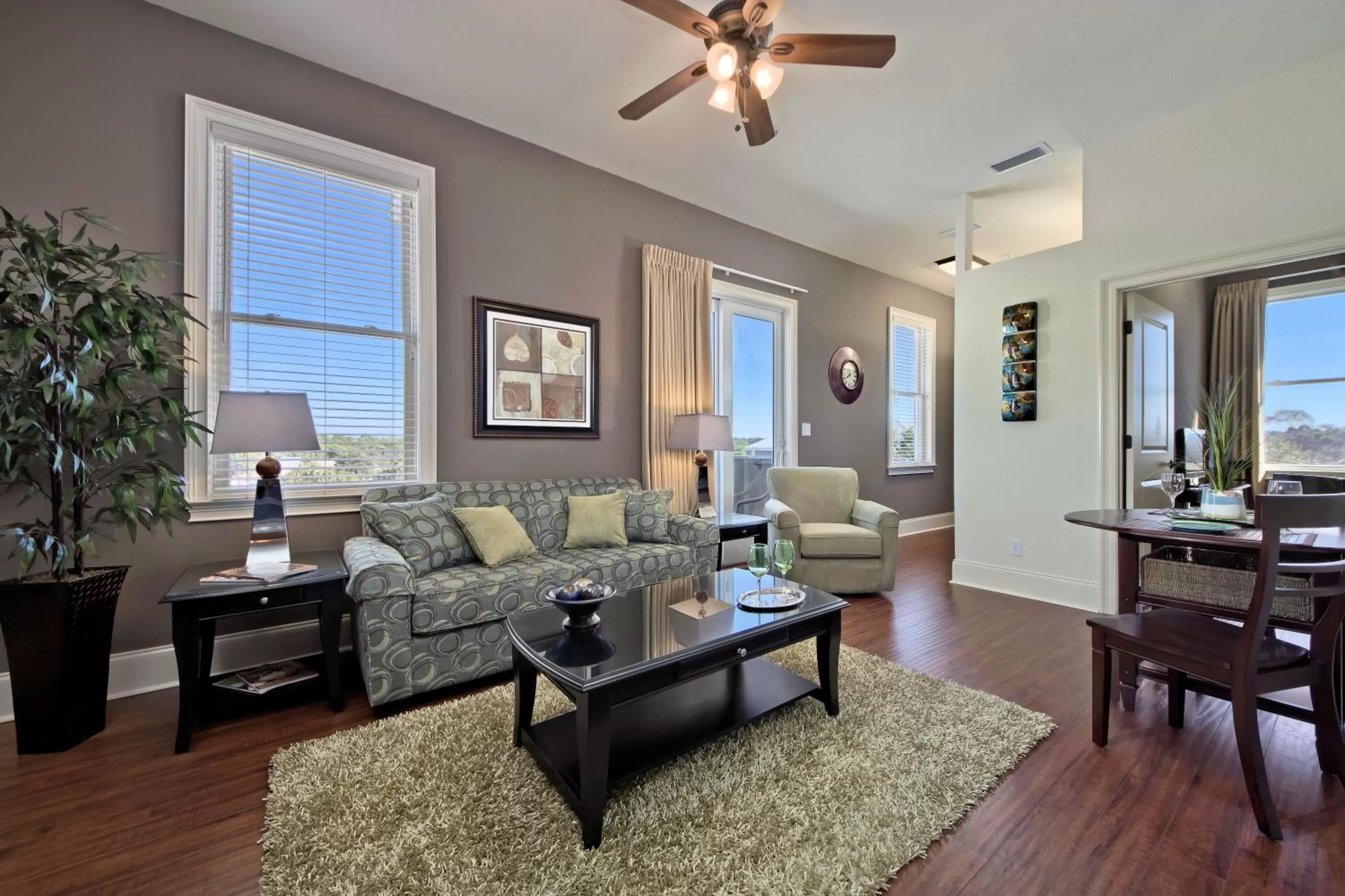 King Suite with Sofa Bed in 30-A Inn & Suites