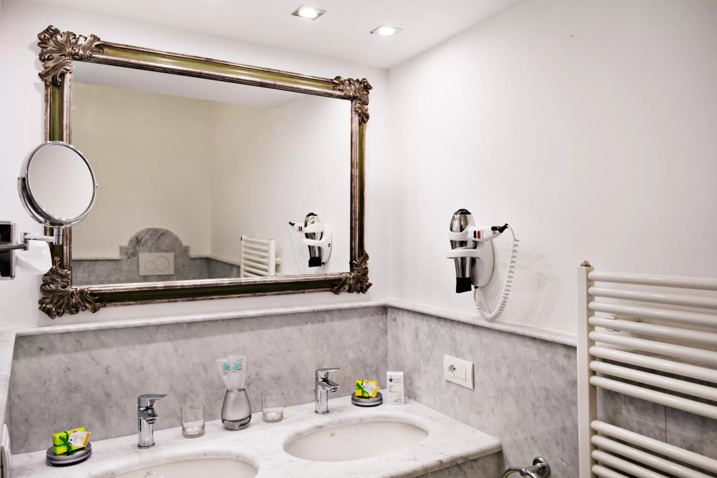 Bathroom in Hotel Villa Gabrisa