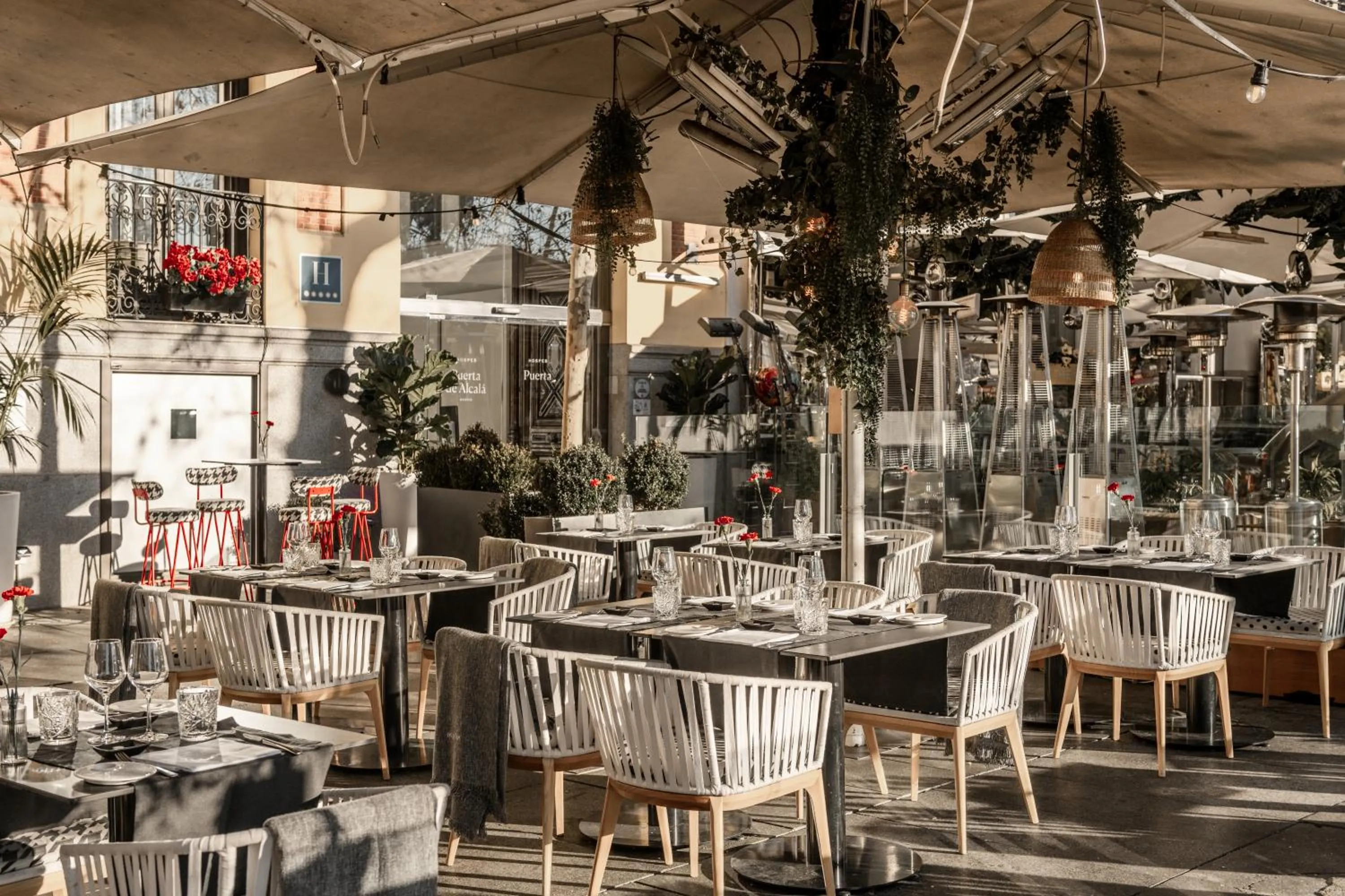 Restaurant/places to eat in Hospes Puerta de Alcalá, a Member of Design Hotels