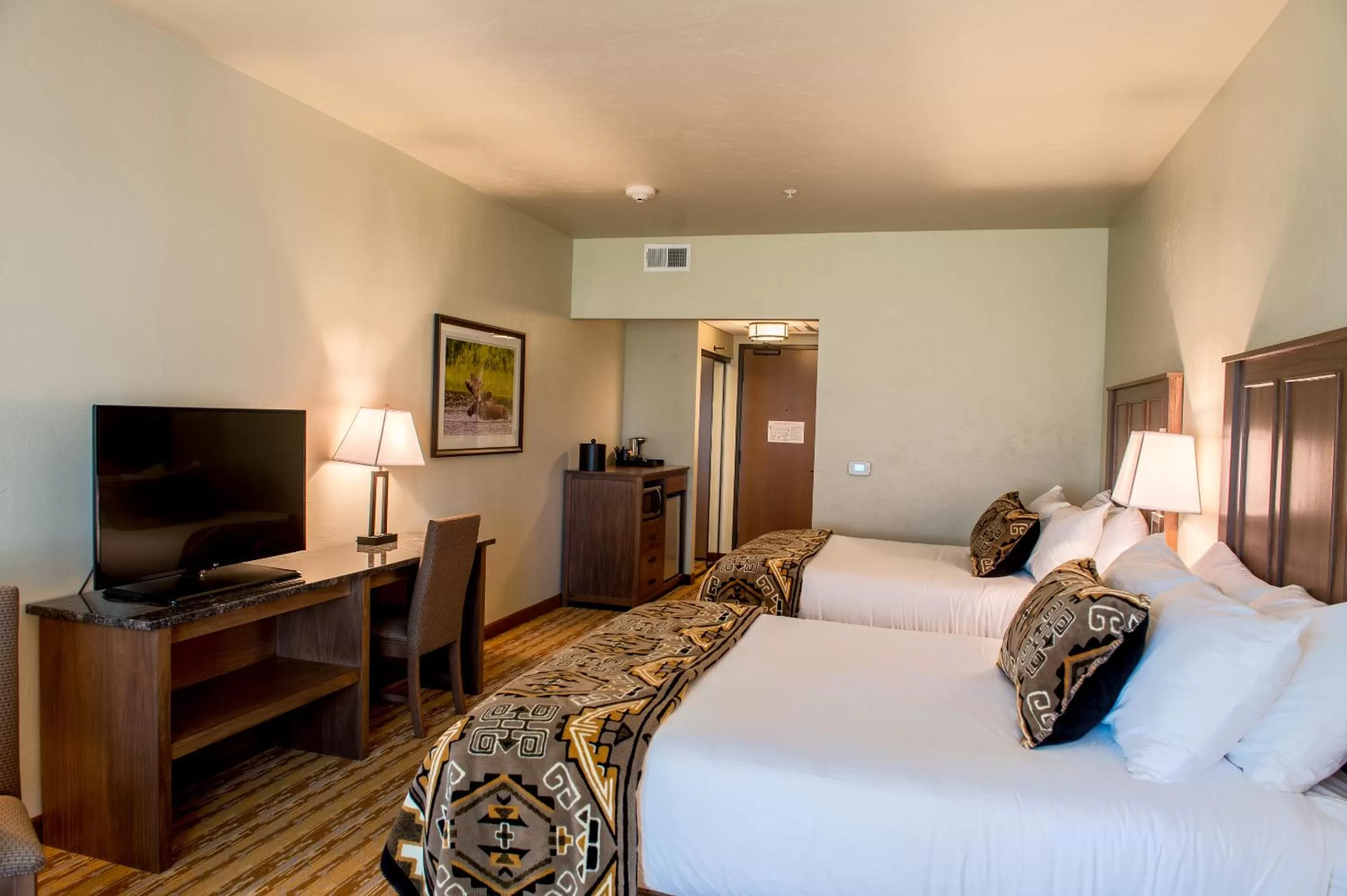 Coffee/tea facilities, Bed in Cedar Creek Lodge & Conference Center