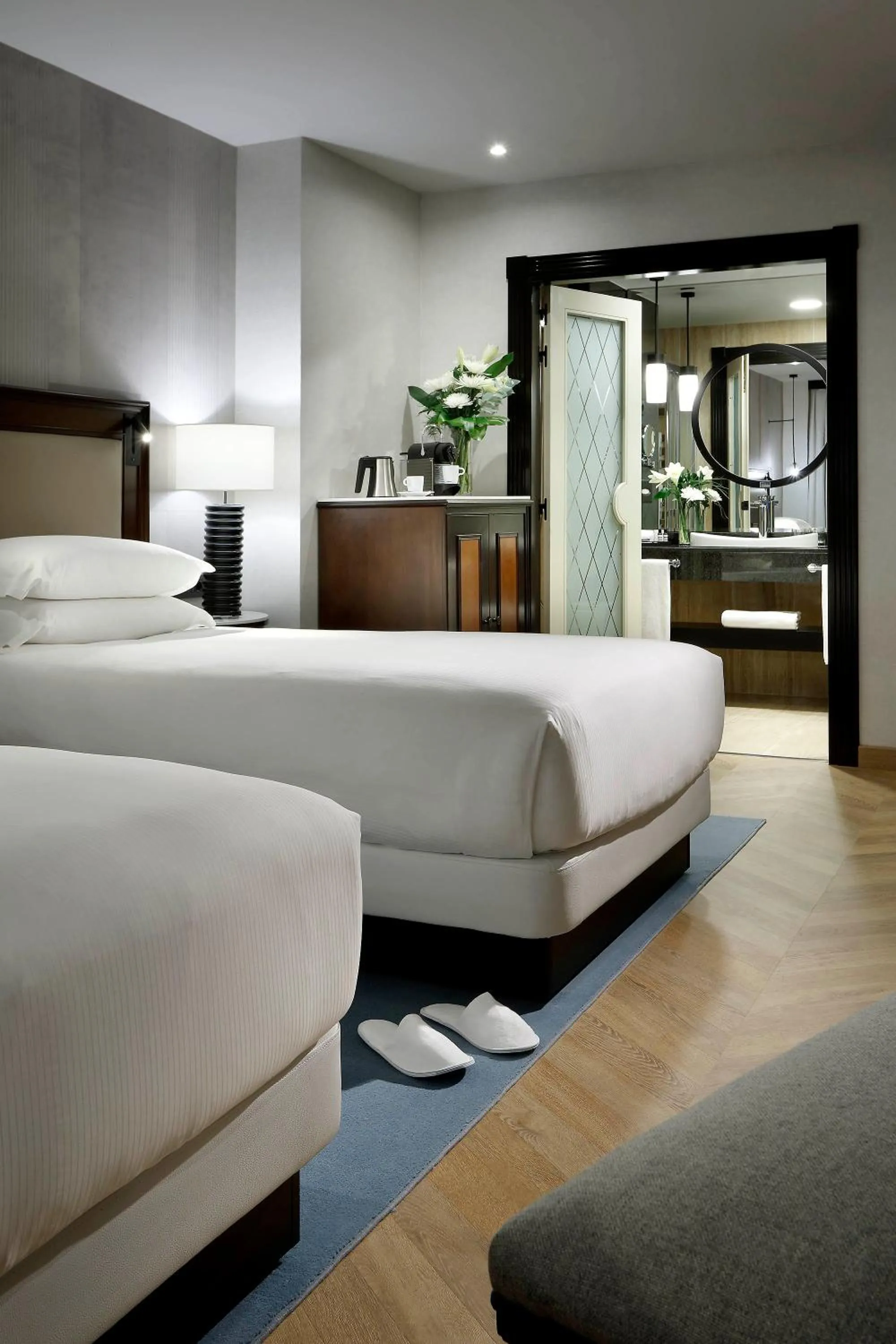 Bathroom, Bed in Hyatt Regency Hesperia Madrid